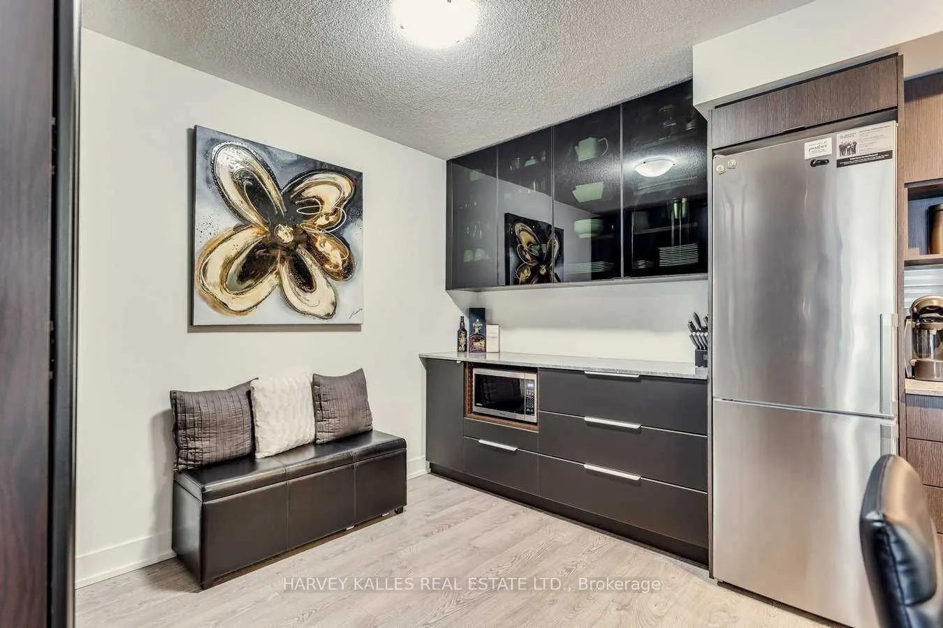 7 Mabelle Avenue, #1206