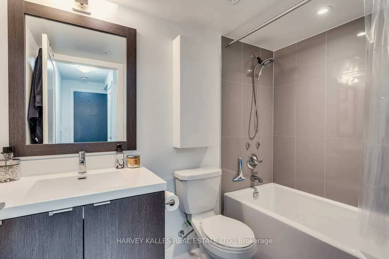 7 Mabelle Avenue, #1206