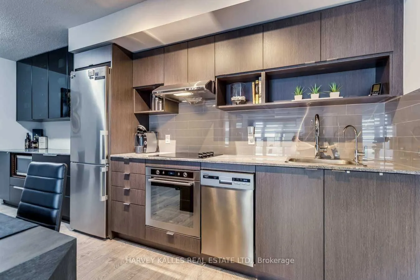 7 Mabelle Avenue, #1206