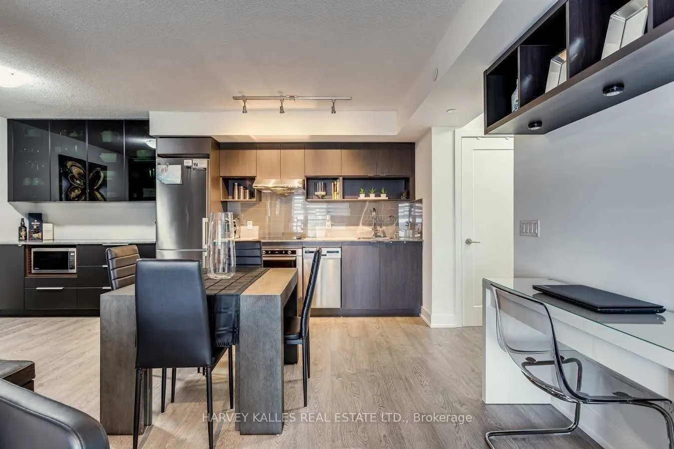 7 Mabelle Avenue, #1206