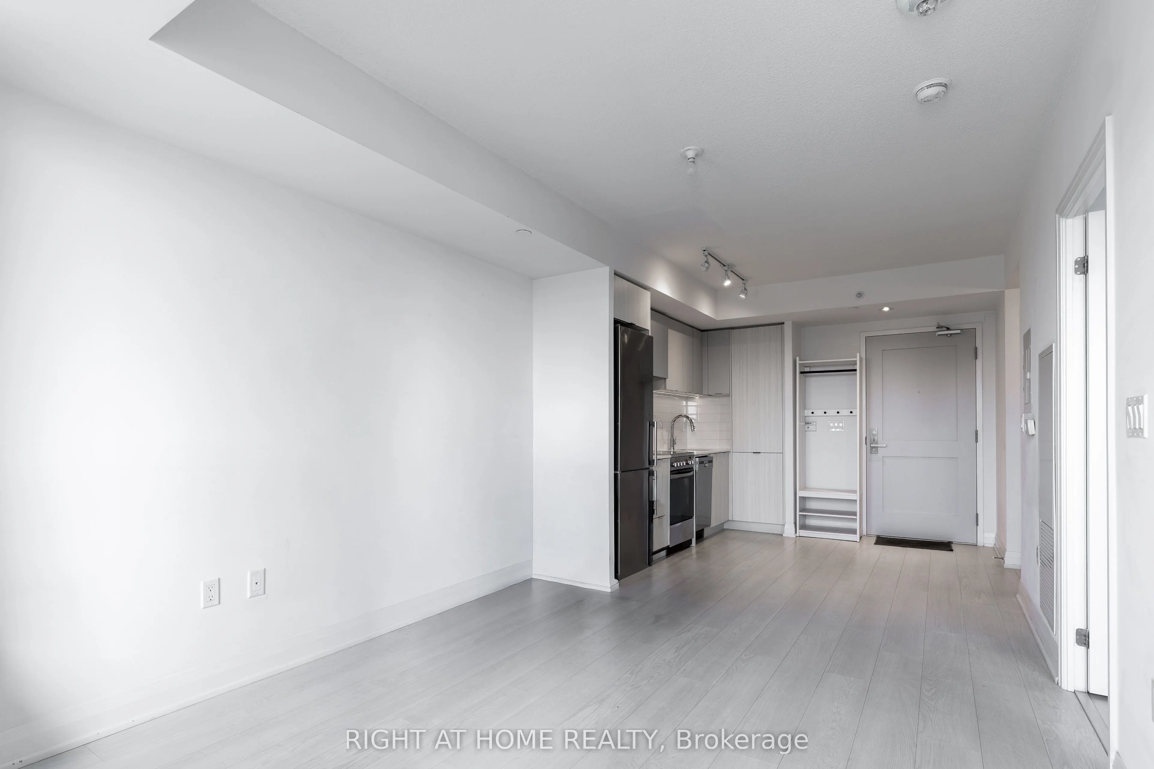 10 GIbbs Road, #917
