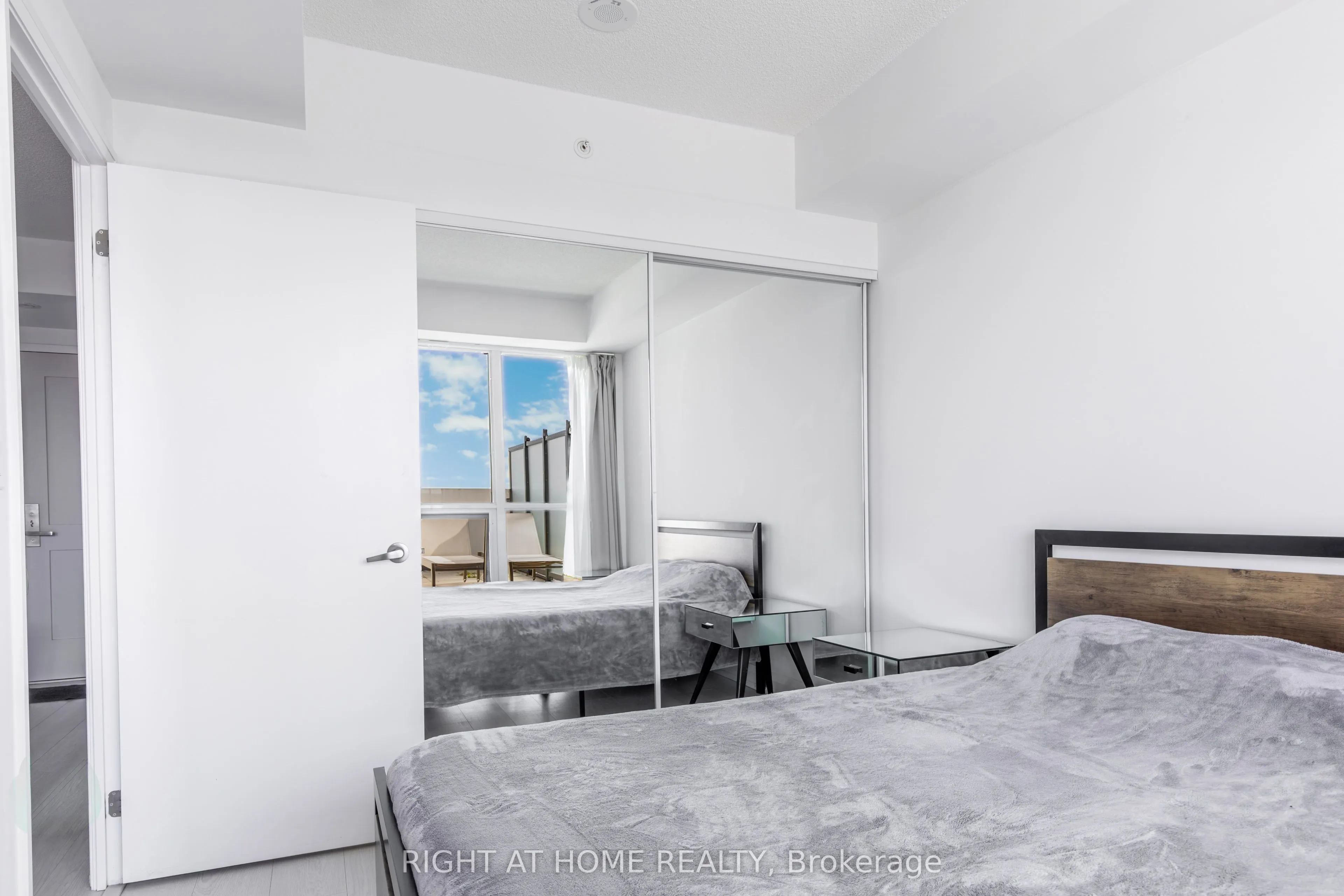10 GIbbs Road, #917