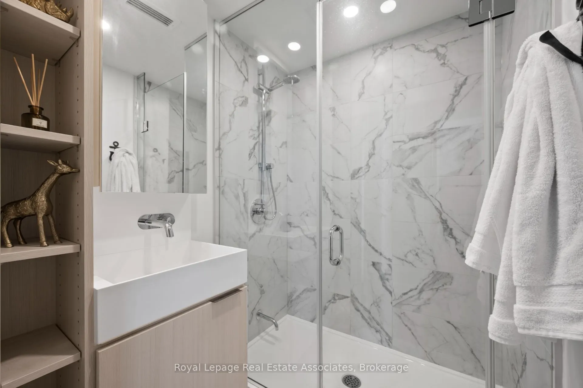 370 Martha Street, #602