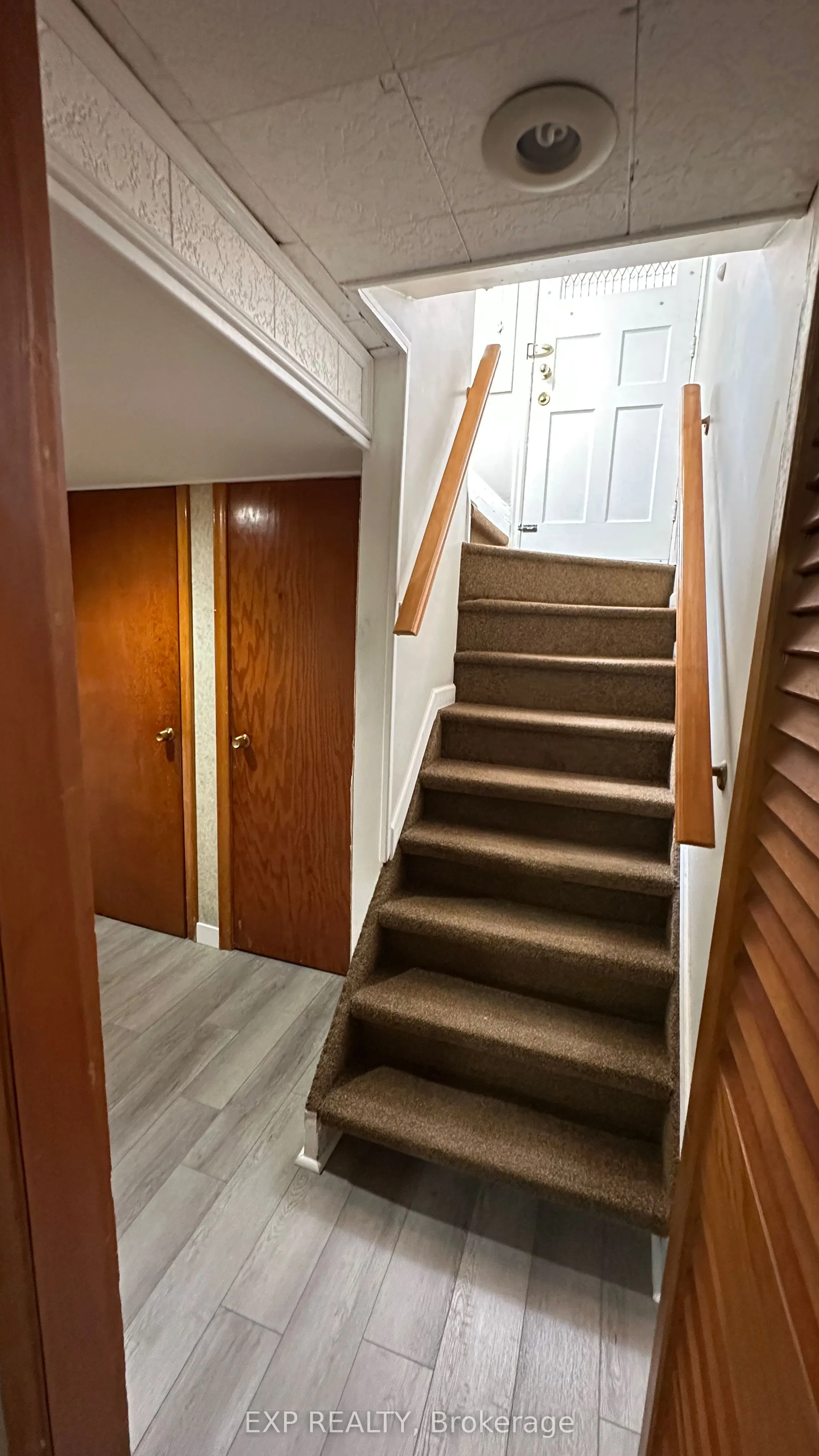16 King Georges Drive W