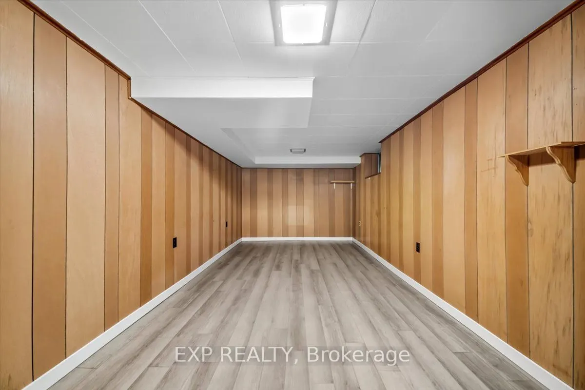 16 King Georges Drive W