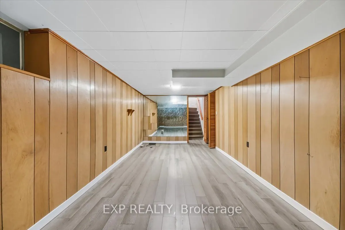 16 King Georges Drive W