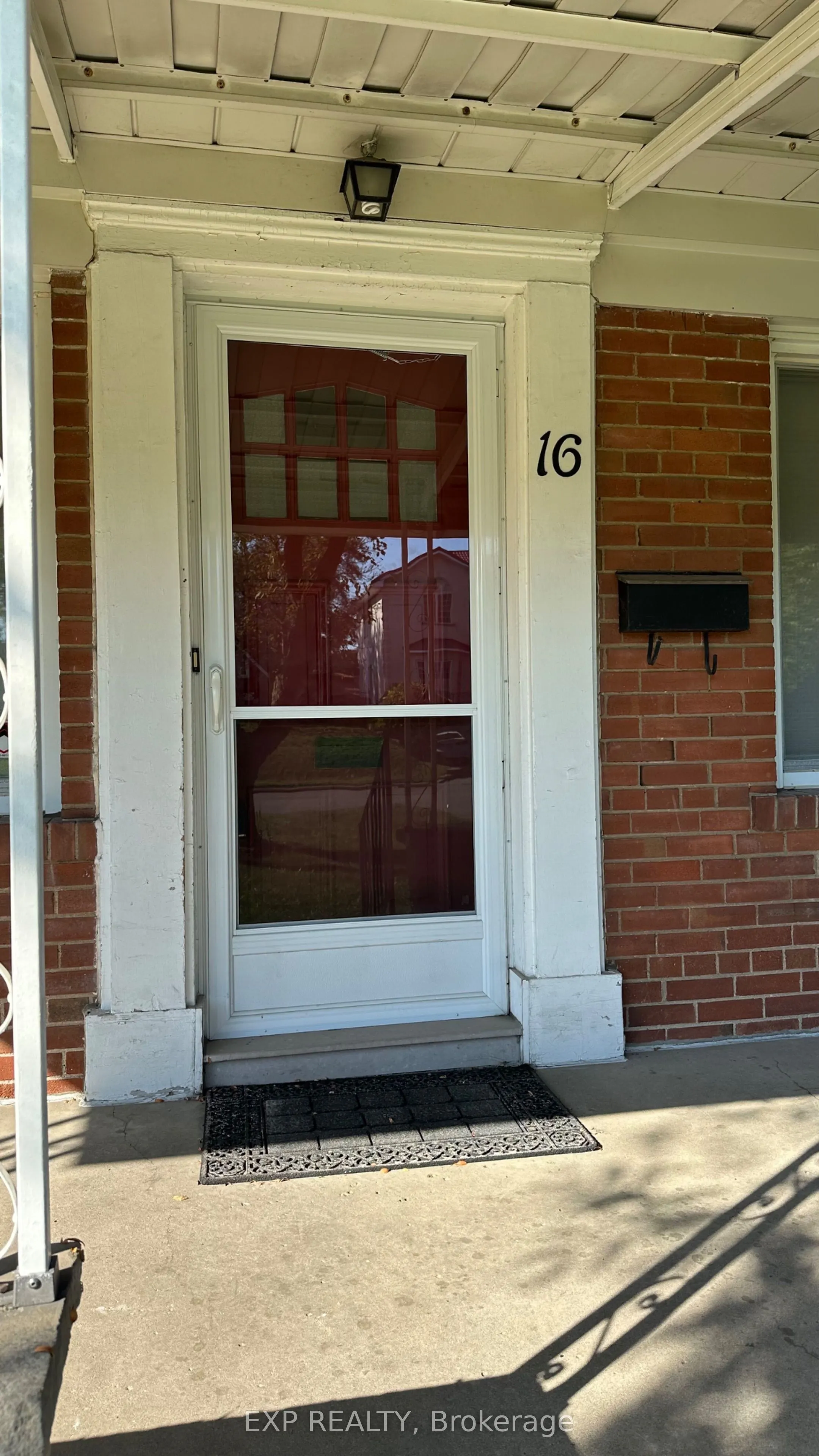 16 King Georges Drive W
