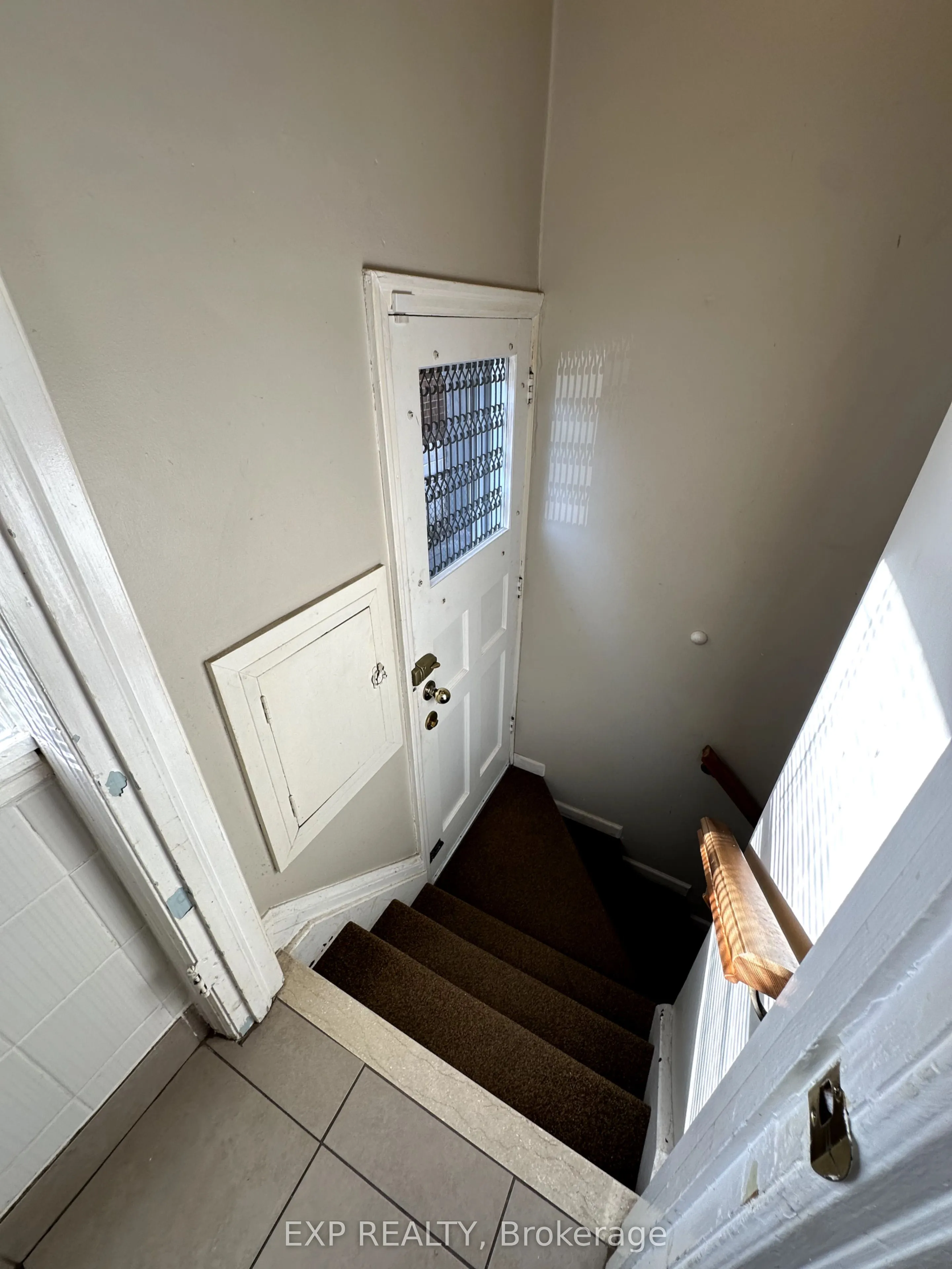 16 King Georges Drive W