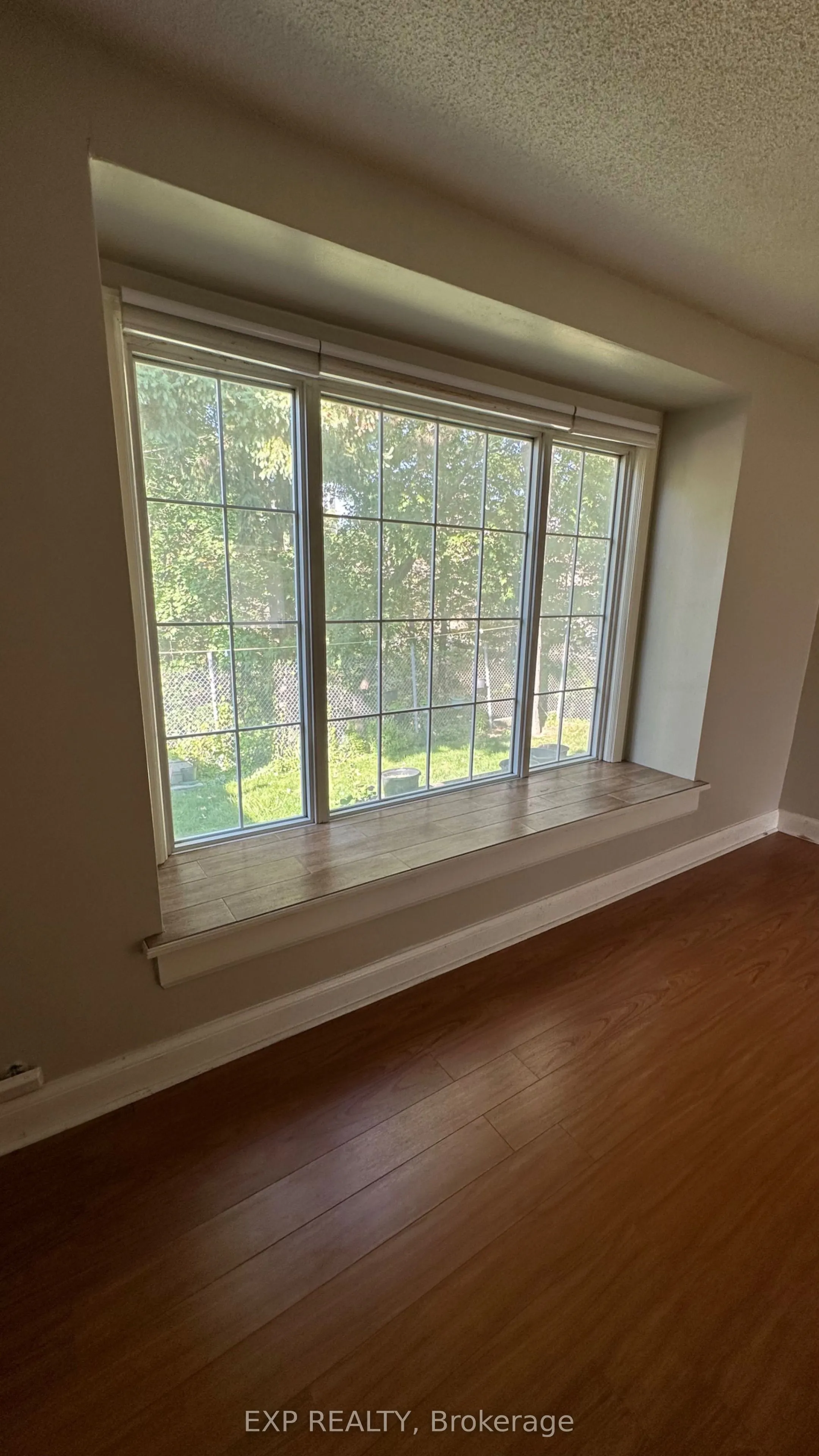 16 King Georges Drive W