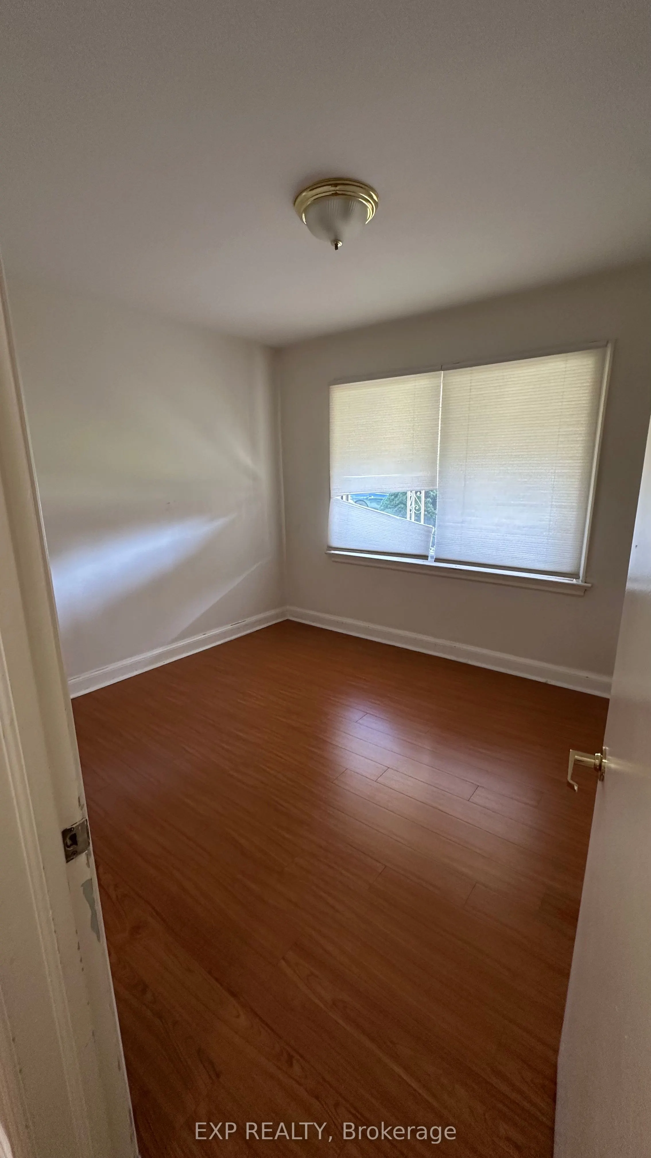 16 King Georges Drive W
