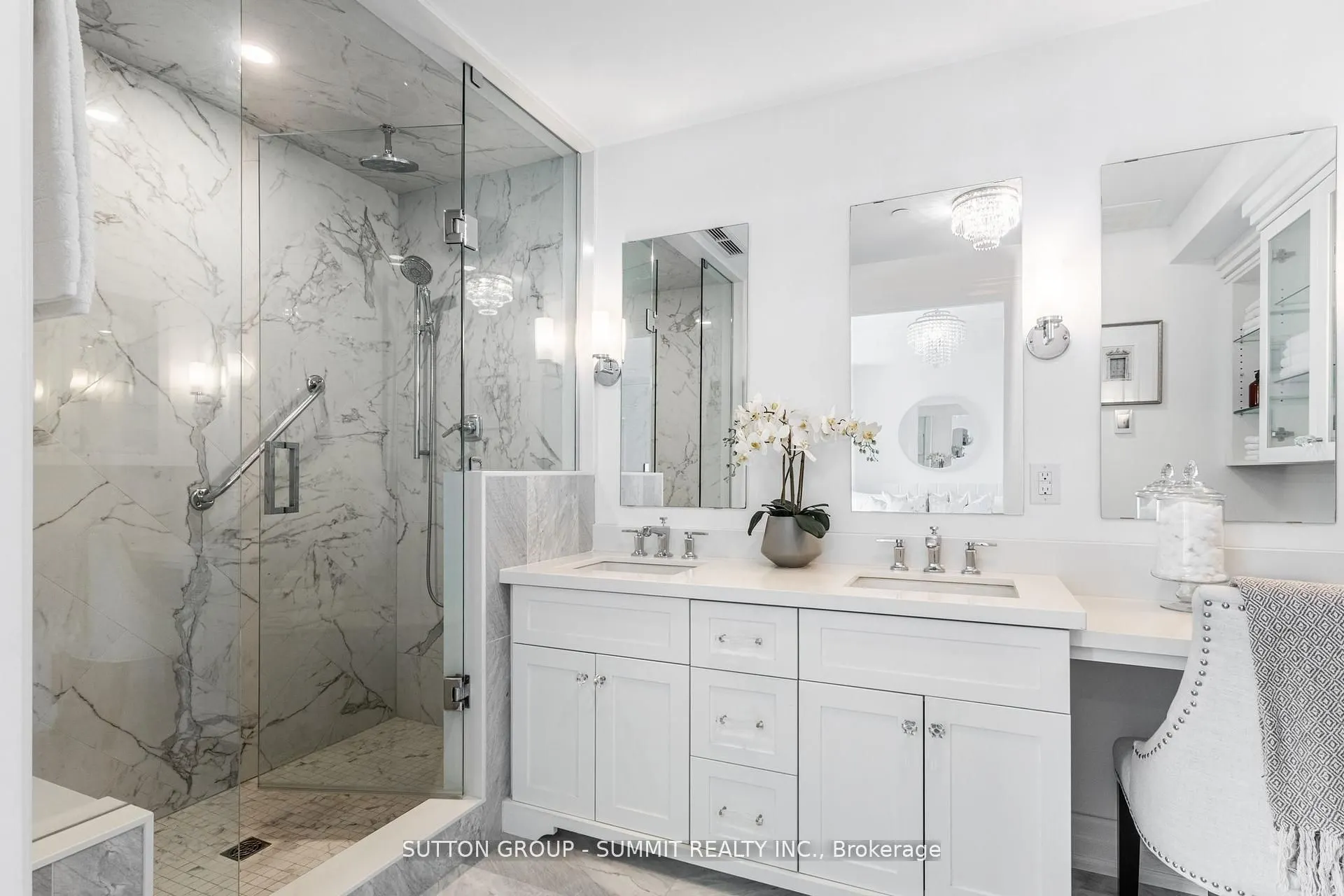 2060 Lakeshore Road, #404