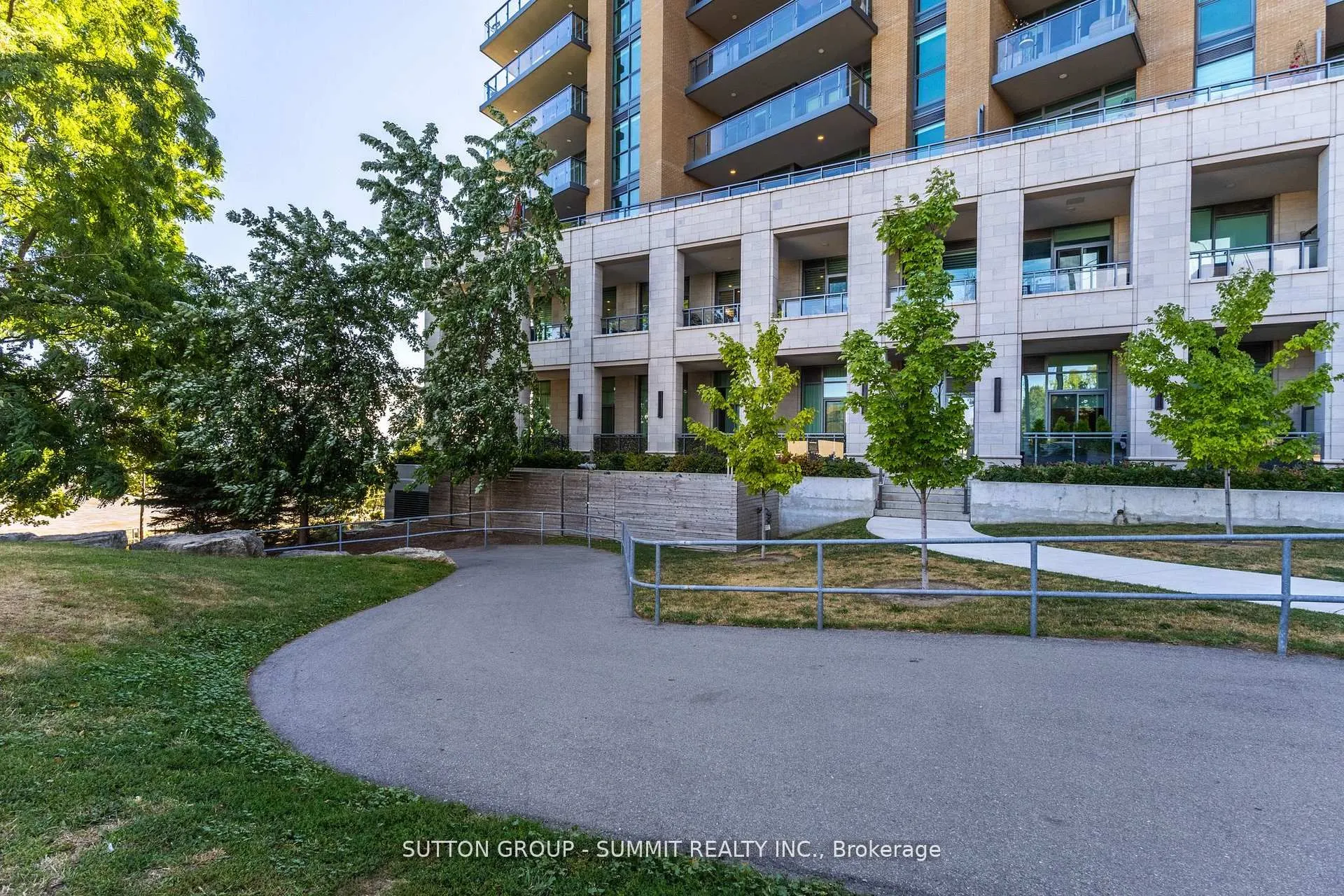 2060 Lakeshore Road, #404