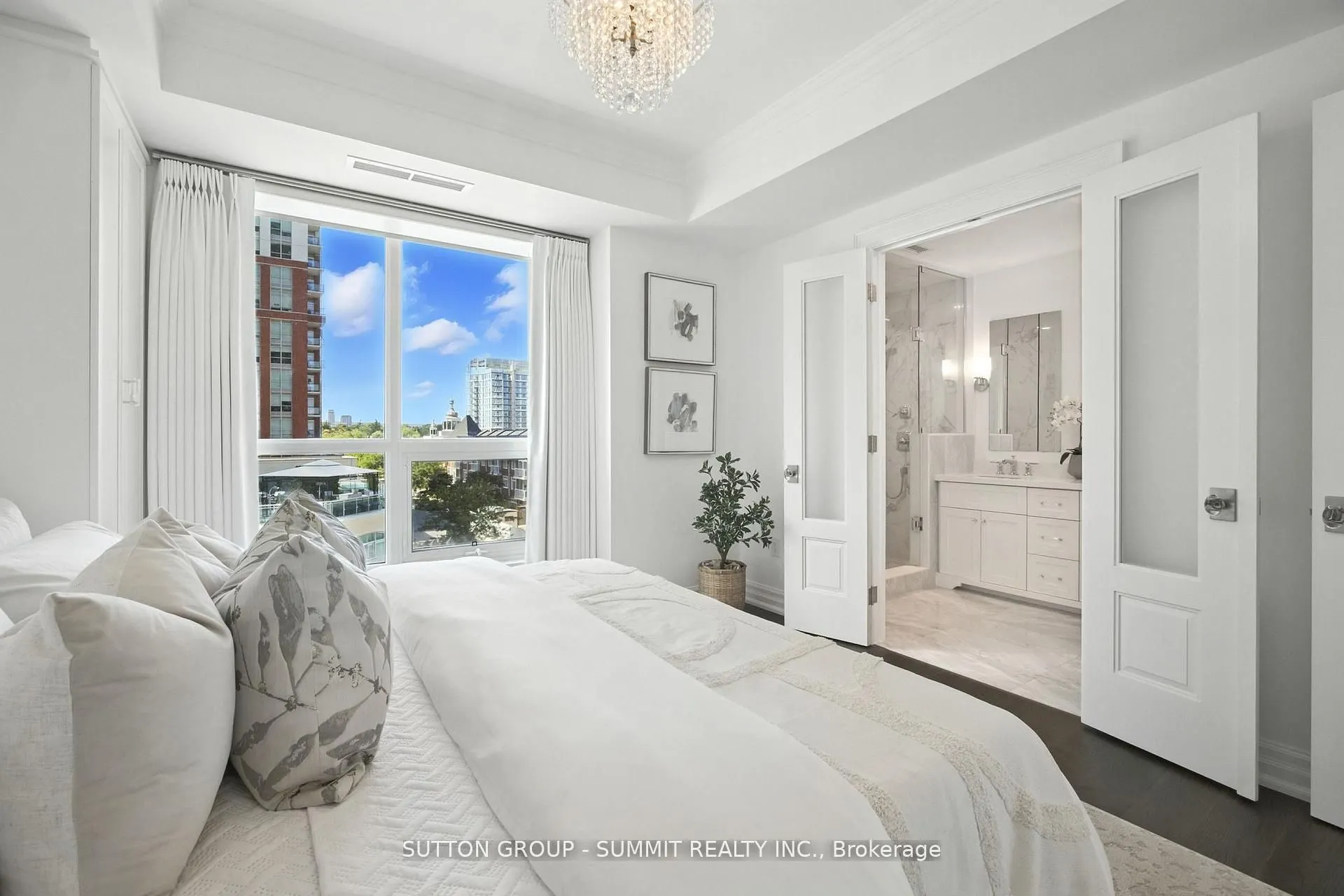 2060 Lakeshore Road, #404