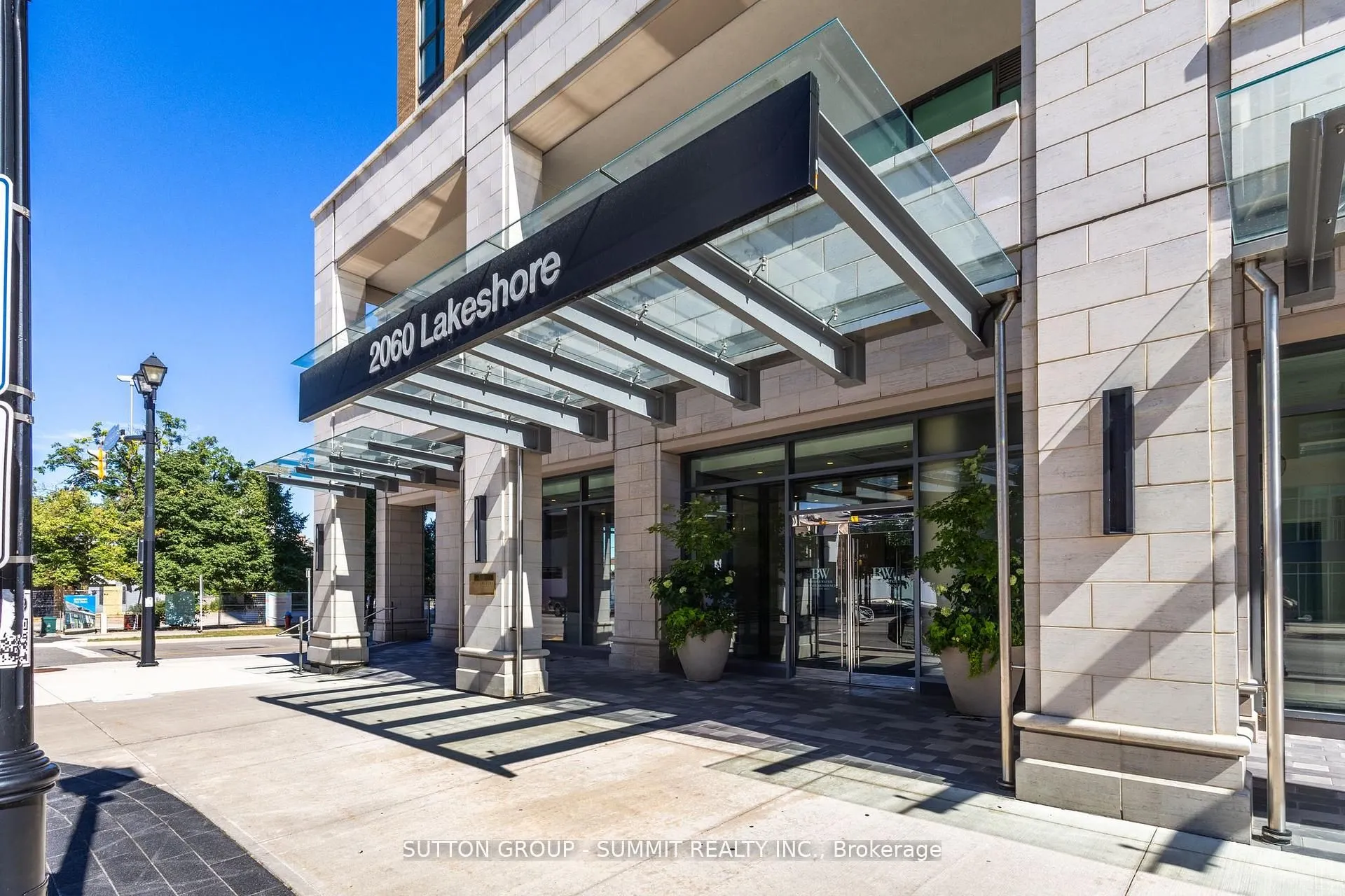 2060 Lakeshore Road, #404