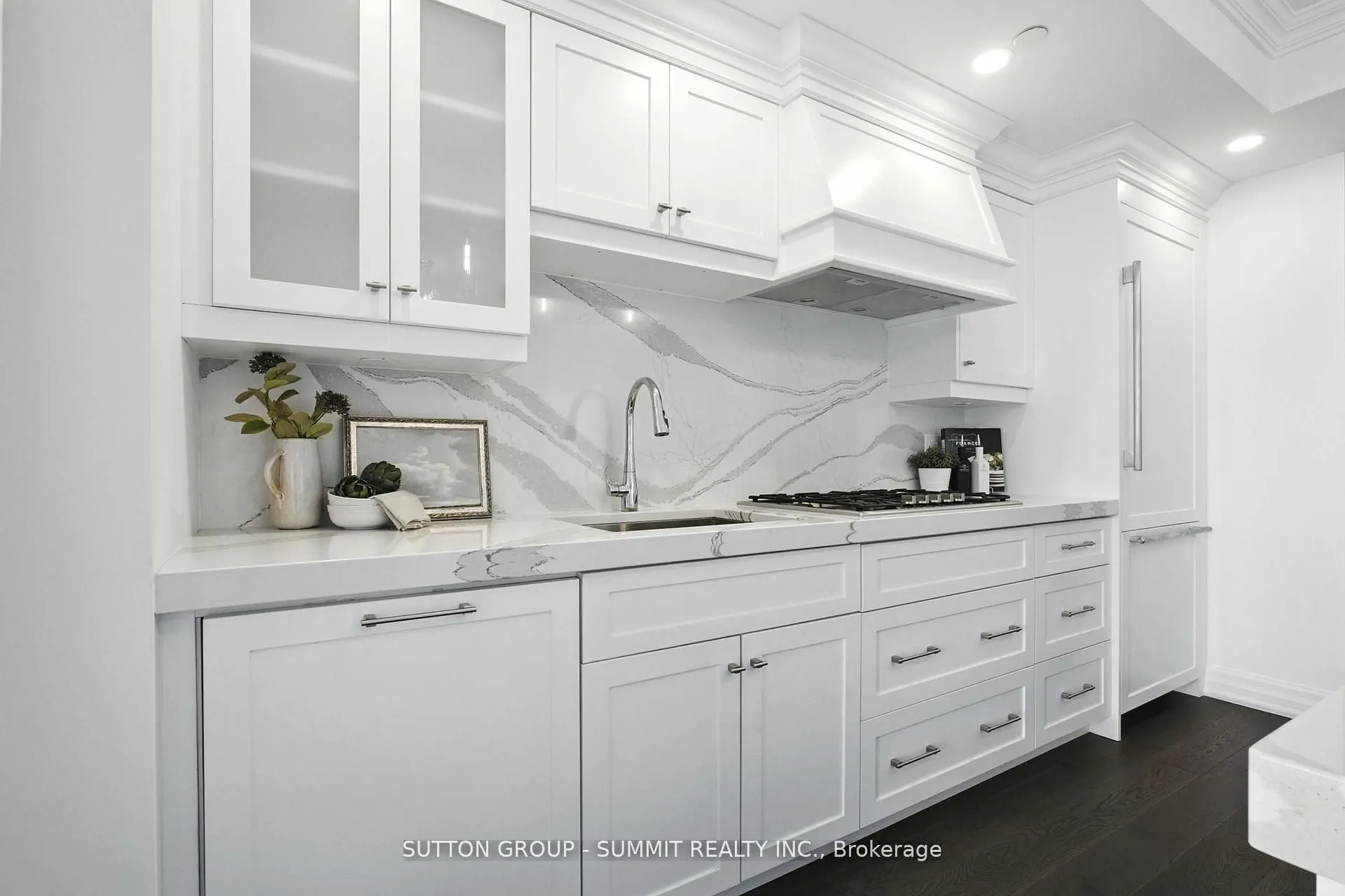 2060 Lakeshore Road, #404