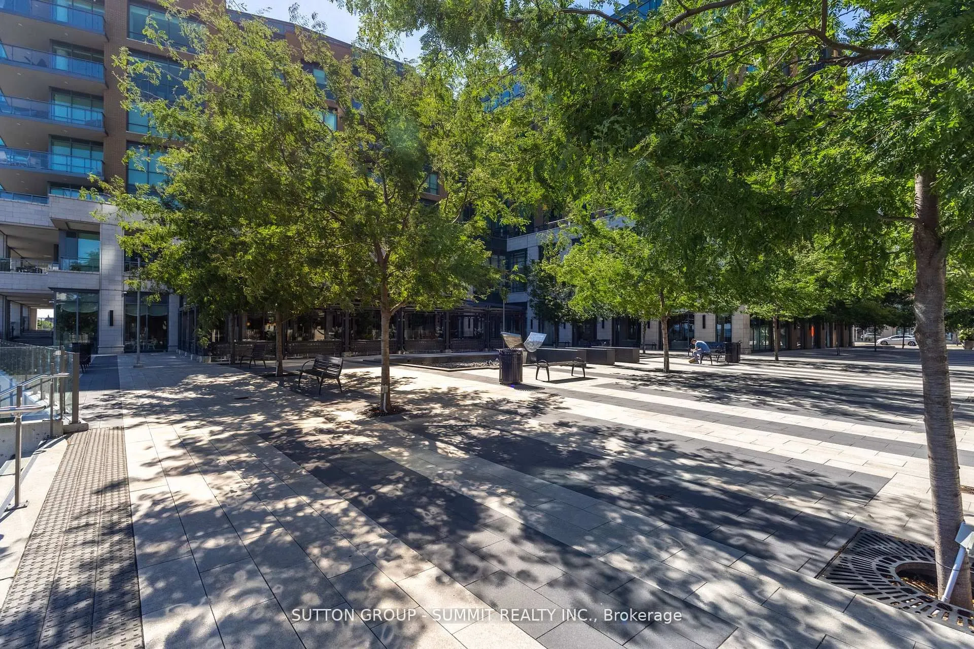 2060 Lakeshore Road, #404