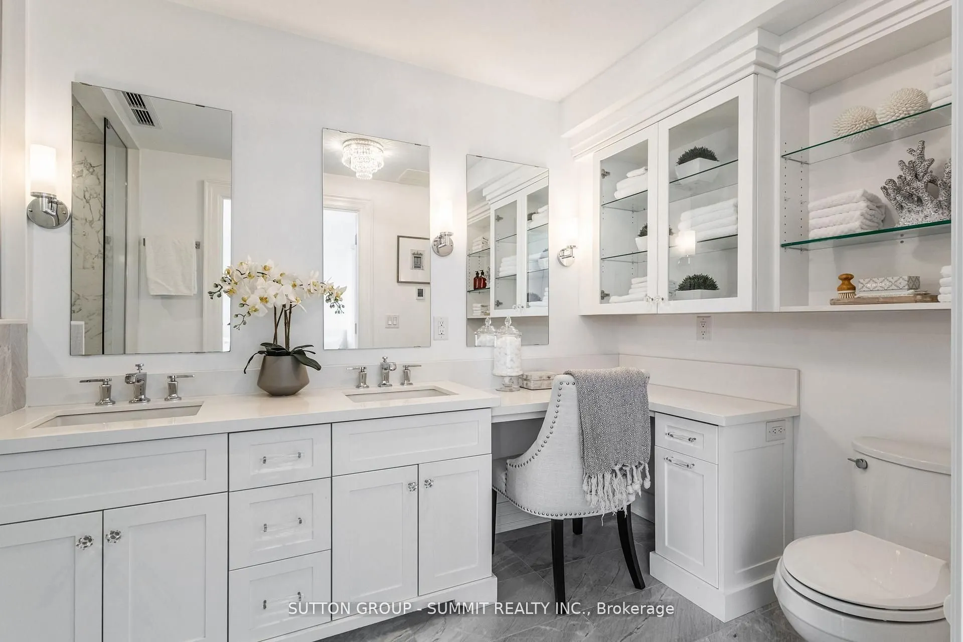 2060 Lakeshore Road, #404