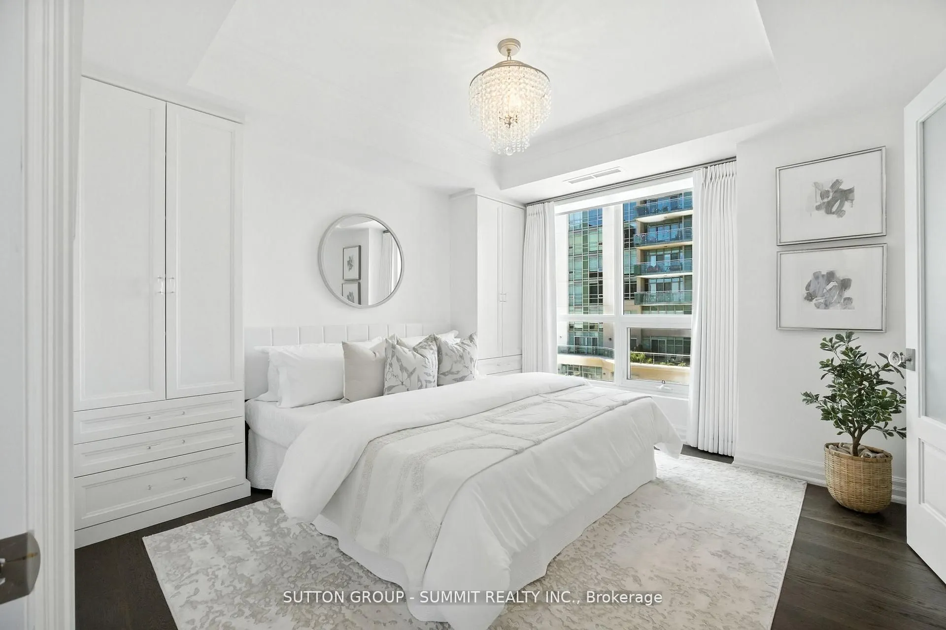 2060 Lakeshore Road, #404