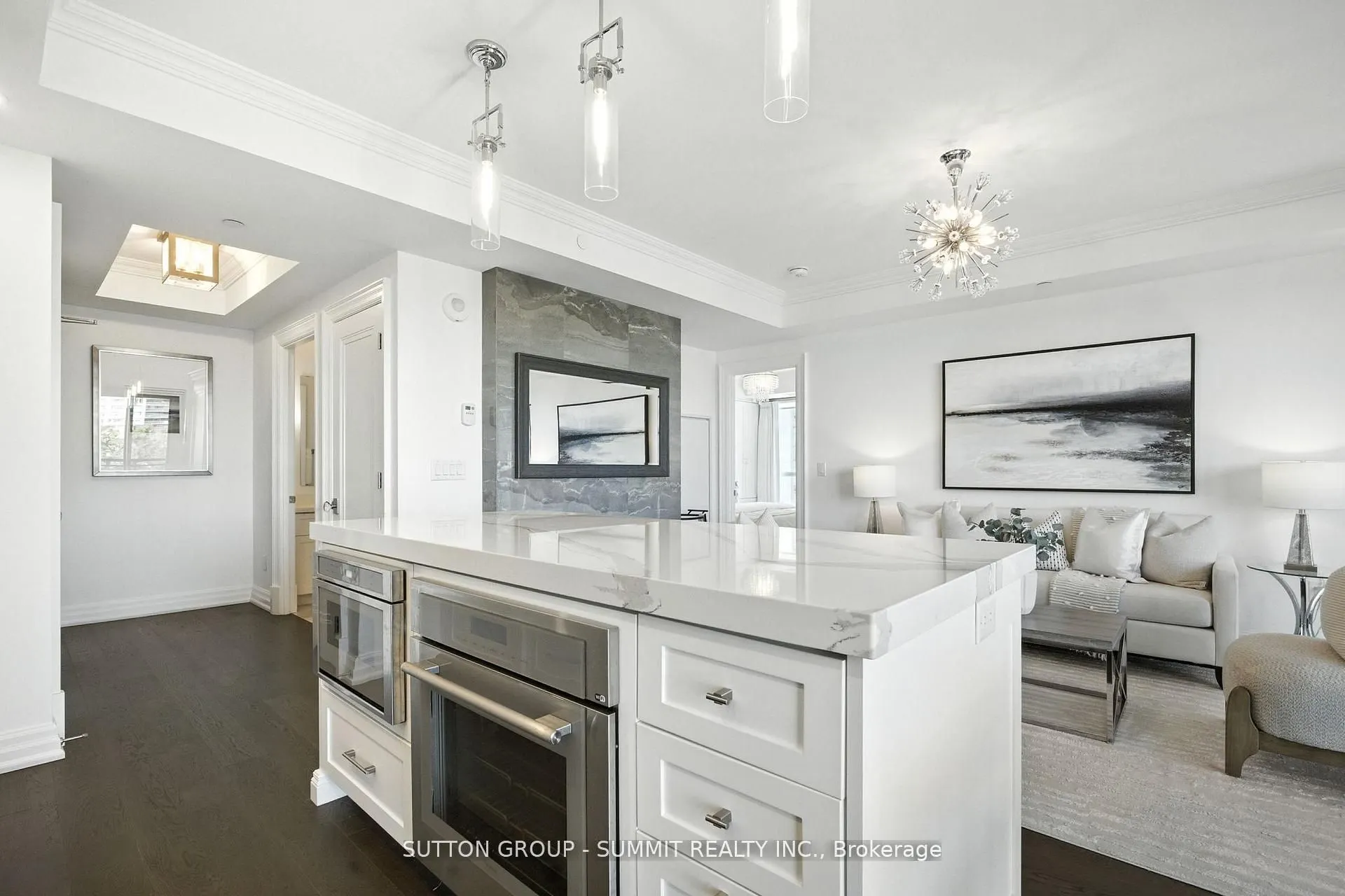 2060 Lakeshore Road, #404