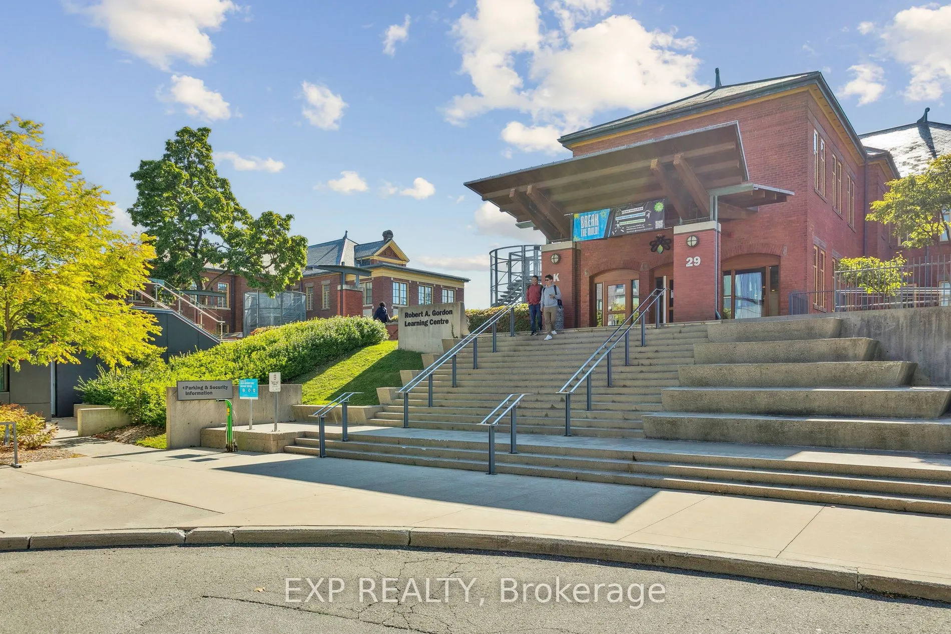 15 Carnation Avenue, #2nd Level