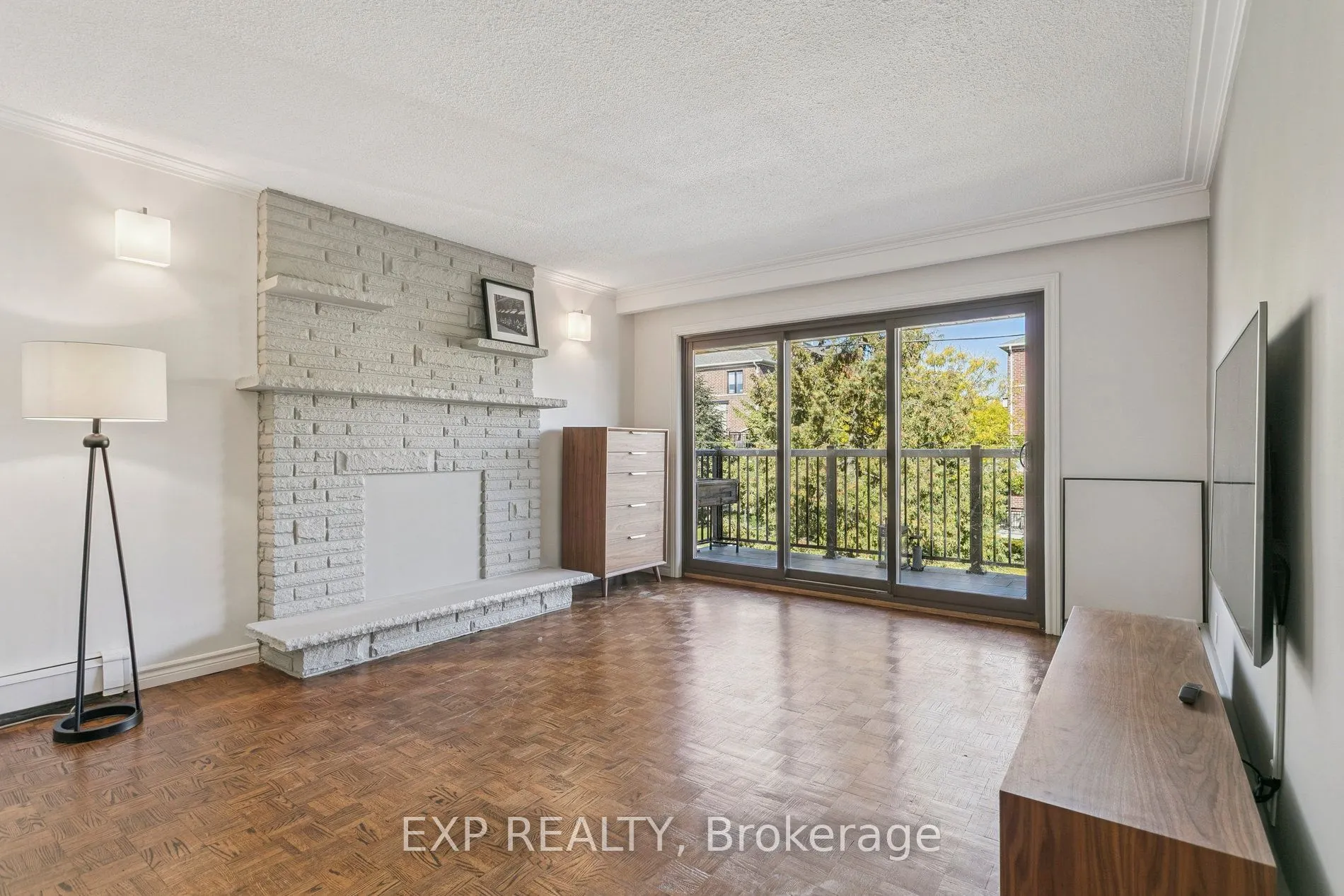 15 Carnation Avenue, #2nd Level