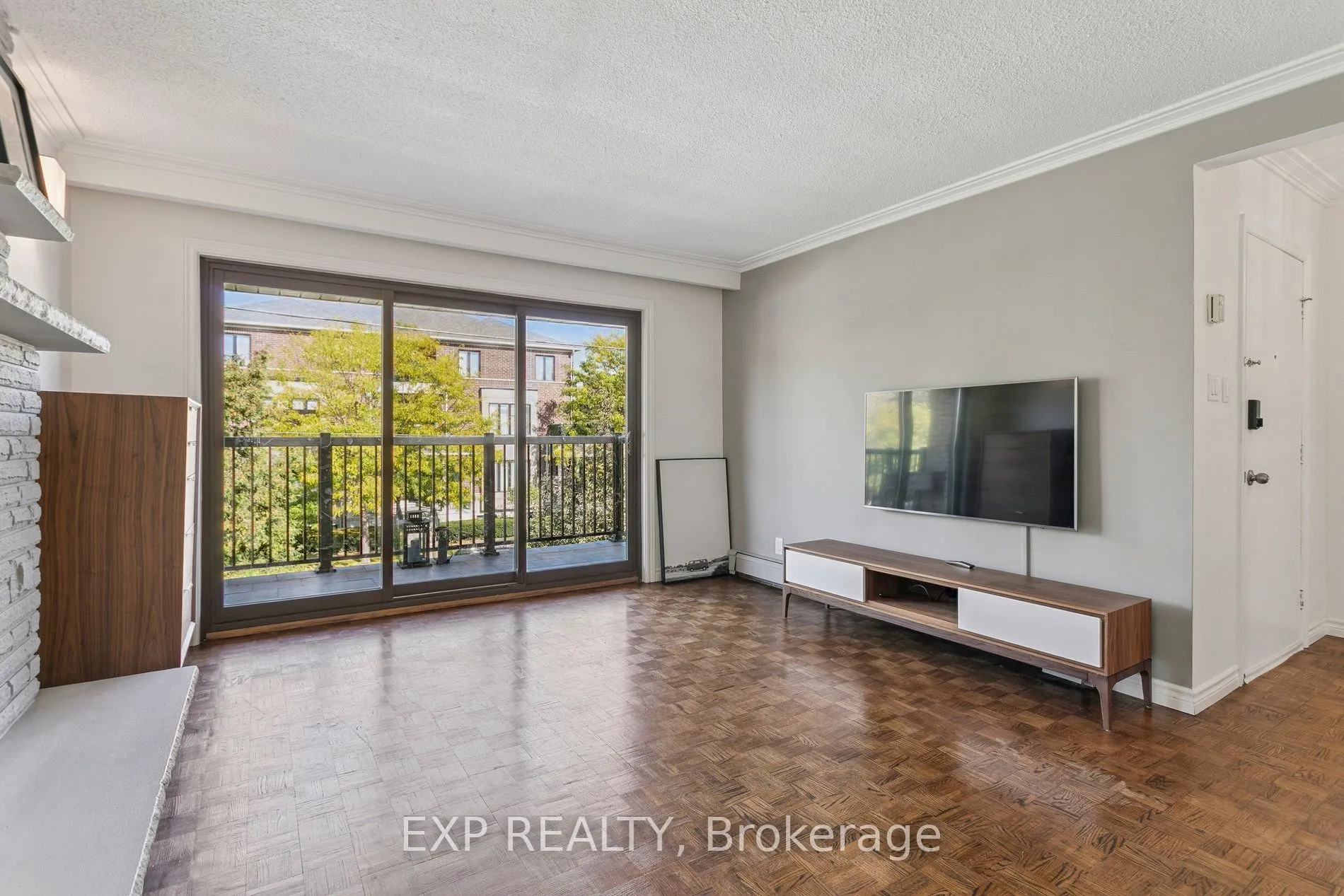 15 Carnation Avenue, #2nd Level