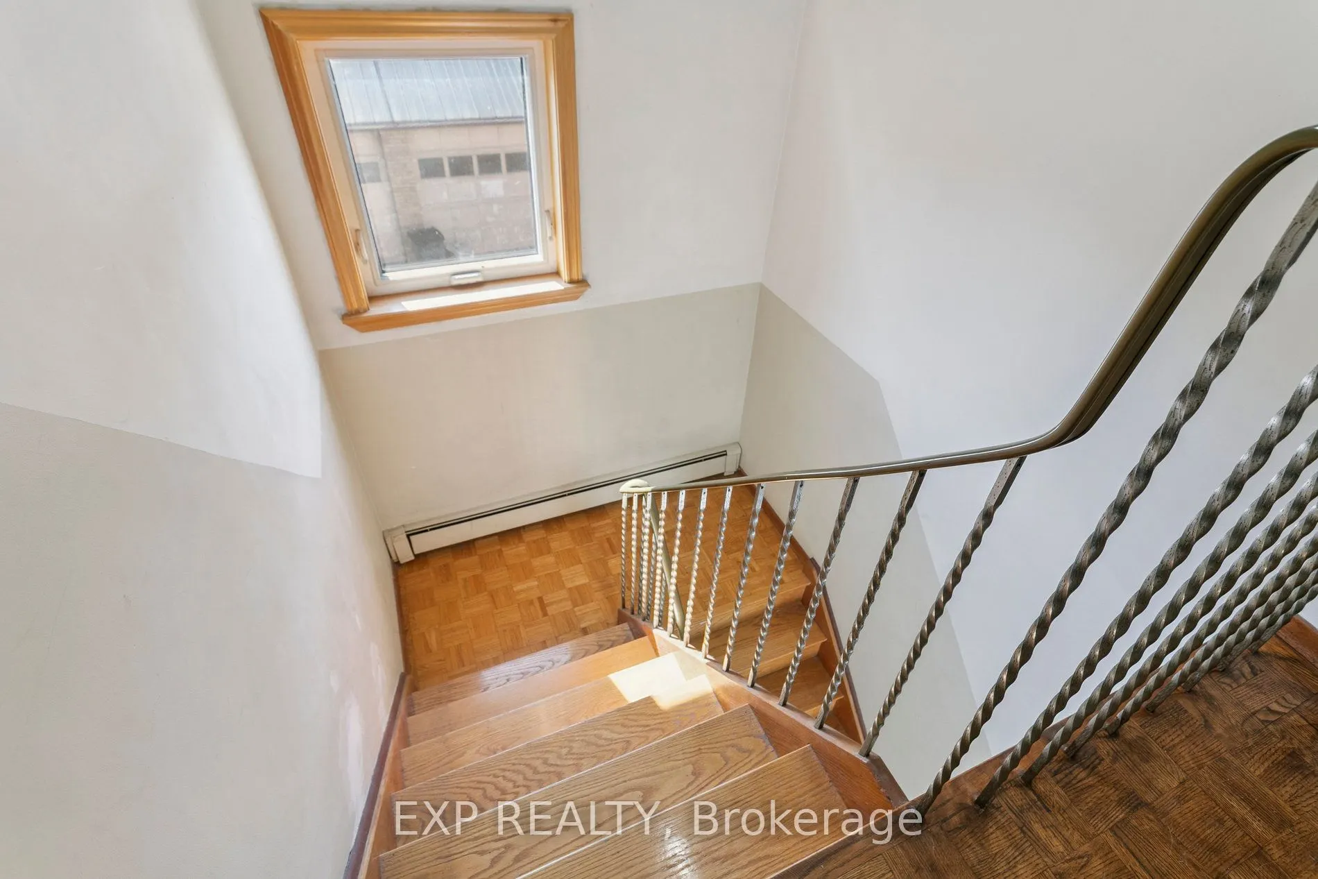 15 Carnation Avenue, #2nd Level