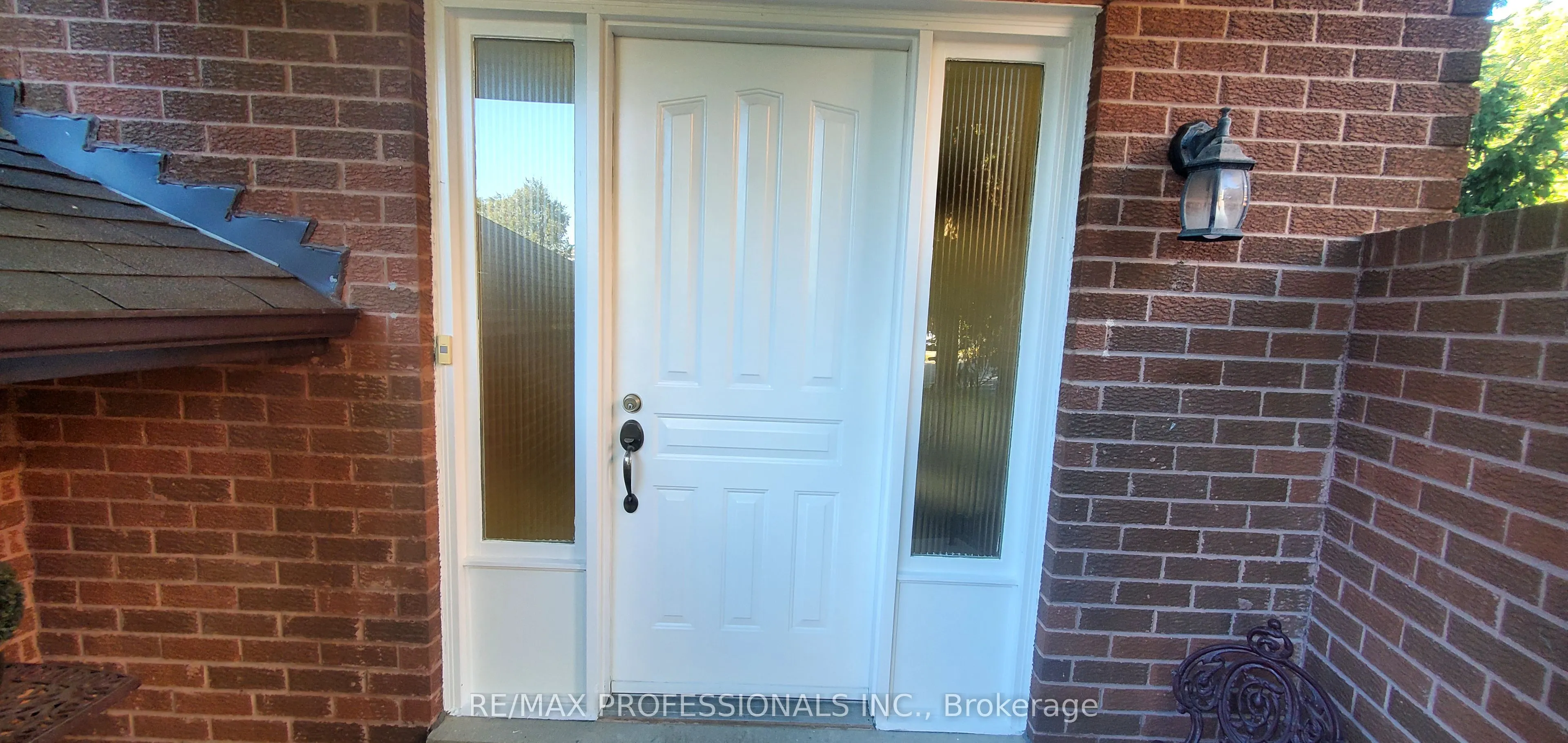 2545 Addingham Crescent