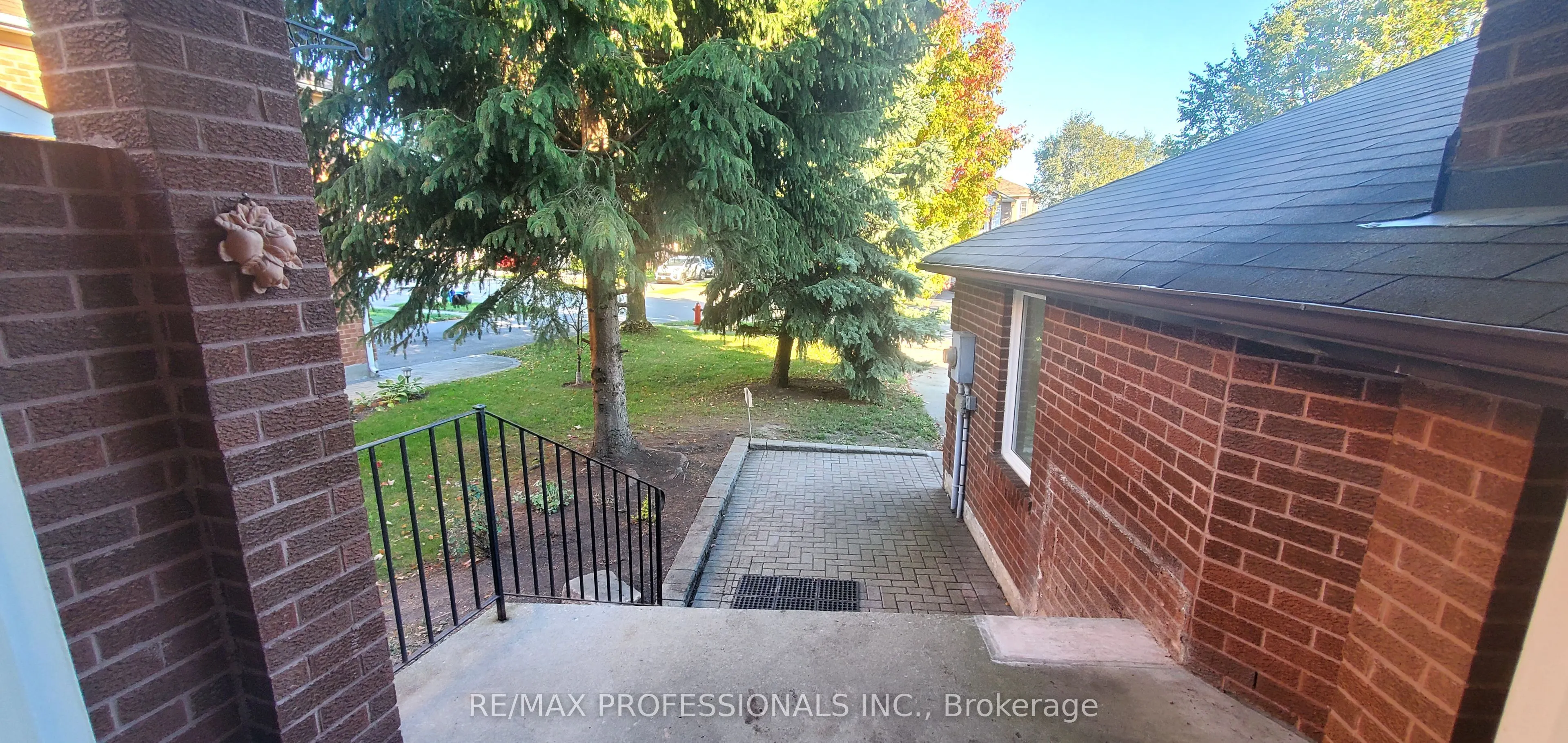 2545 Addingham Crescent
