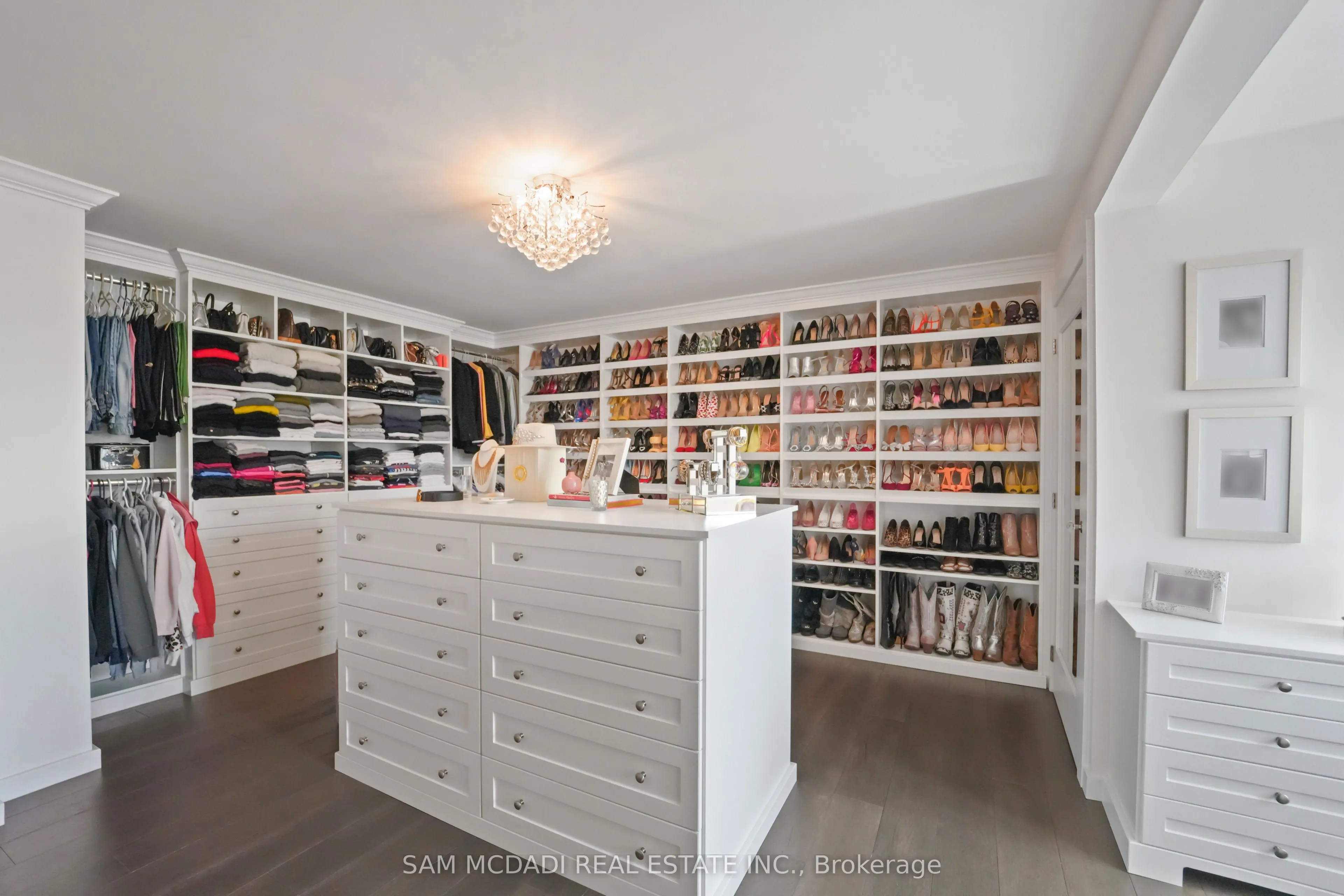 2592 Barrisdale Court