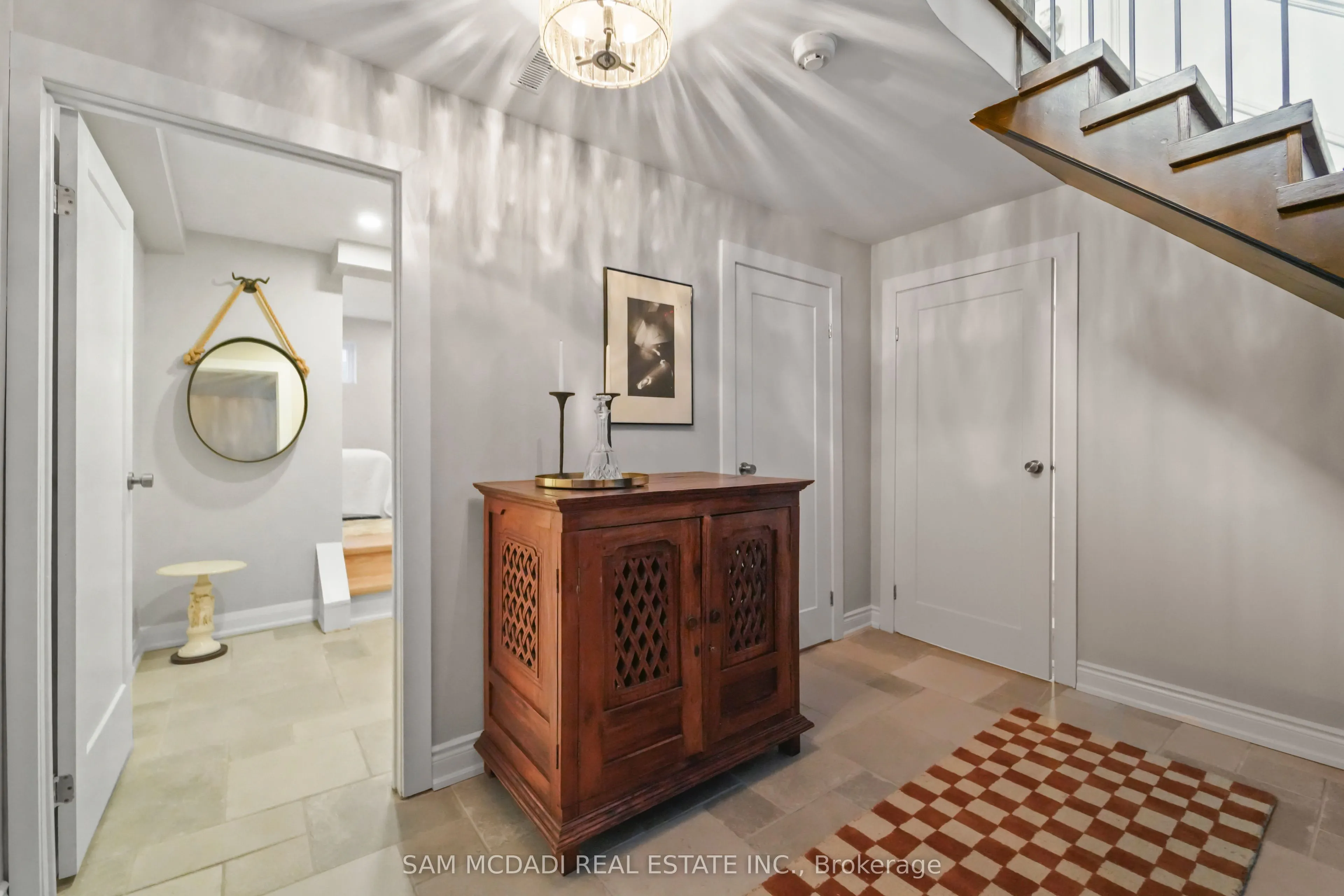 2592 Barrisdale Court