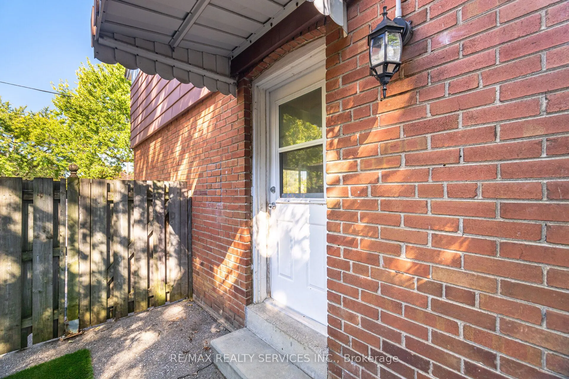 85 Eldomar Avenue