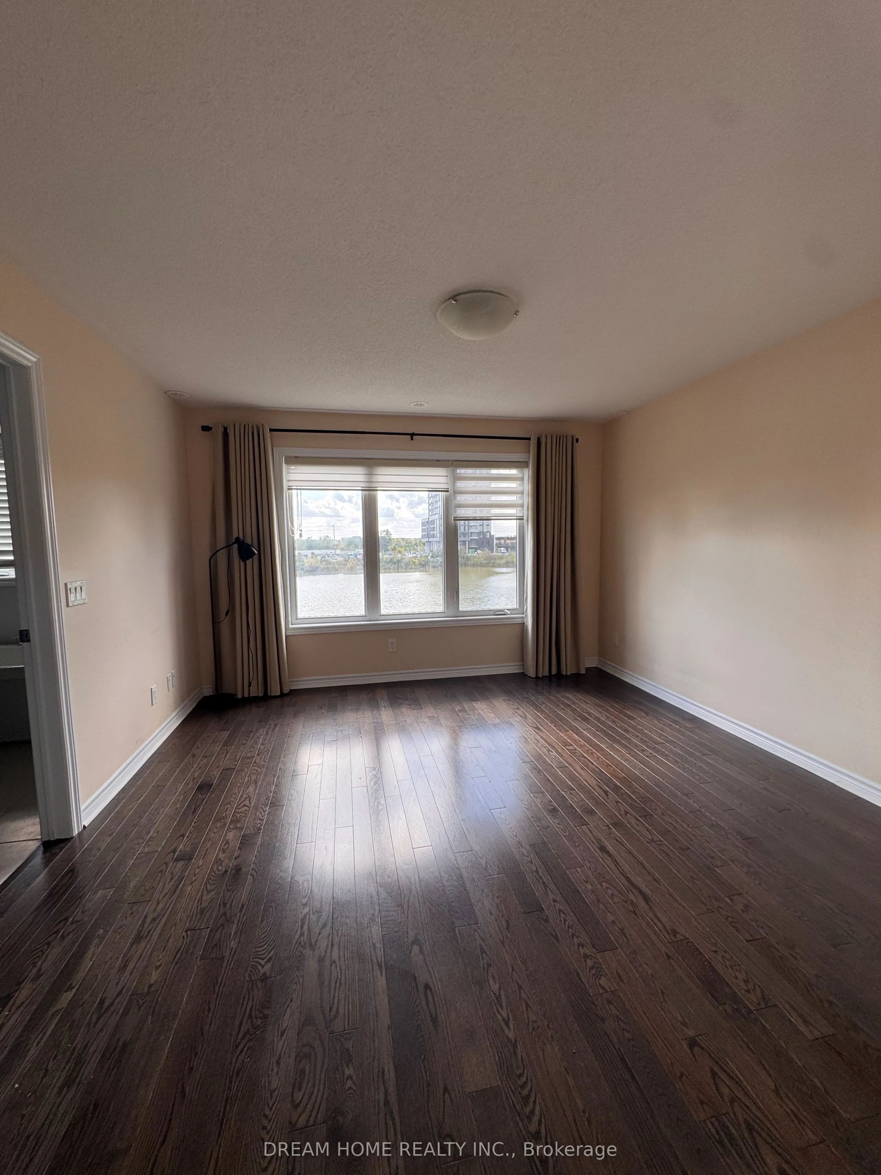 3048 Cascade Common