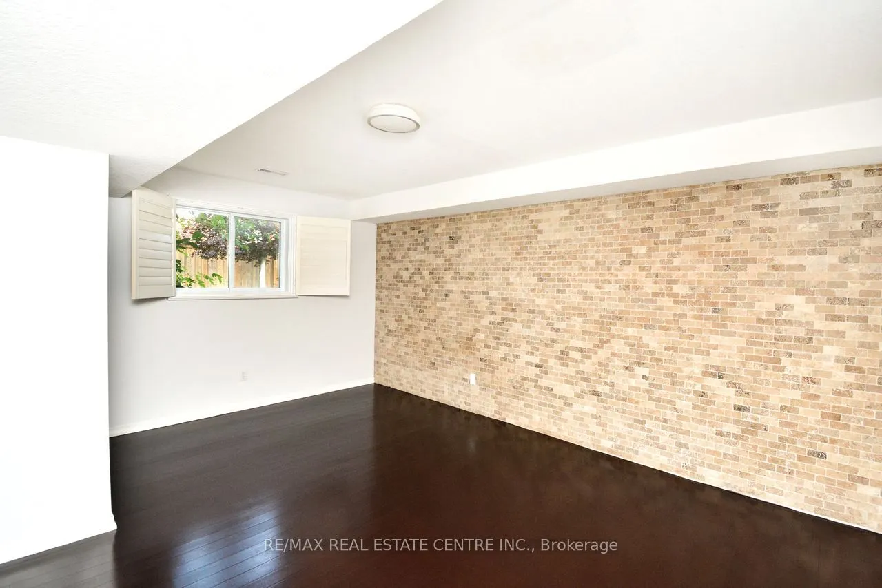 2 Althorp Drive