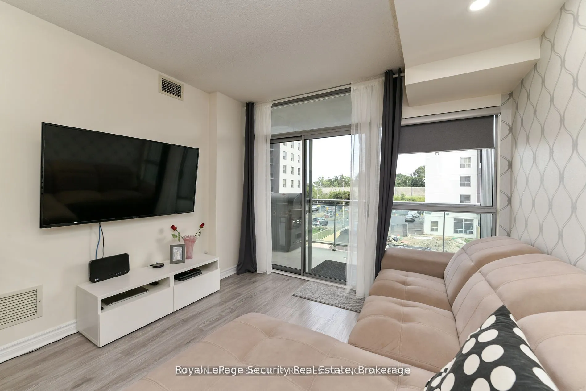 2464 Weston Road, #307