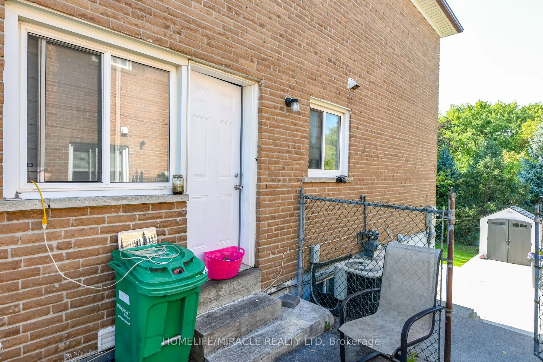 3442 Laddie Crescent