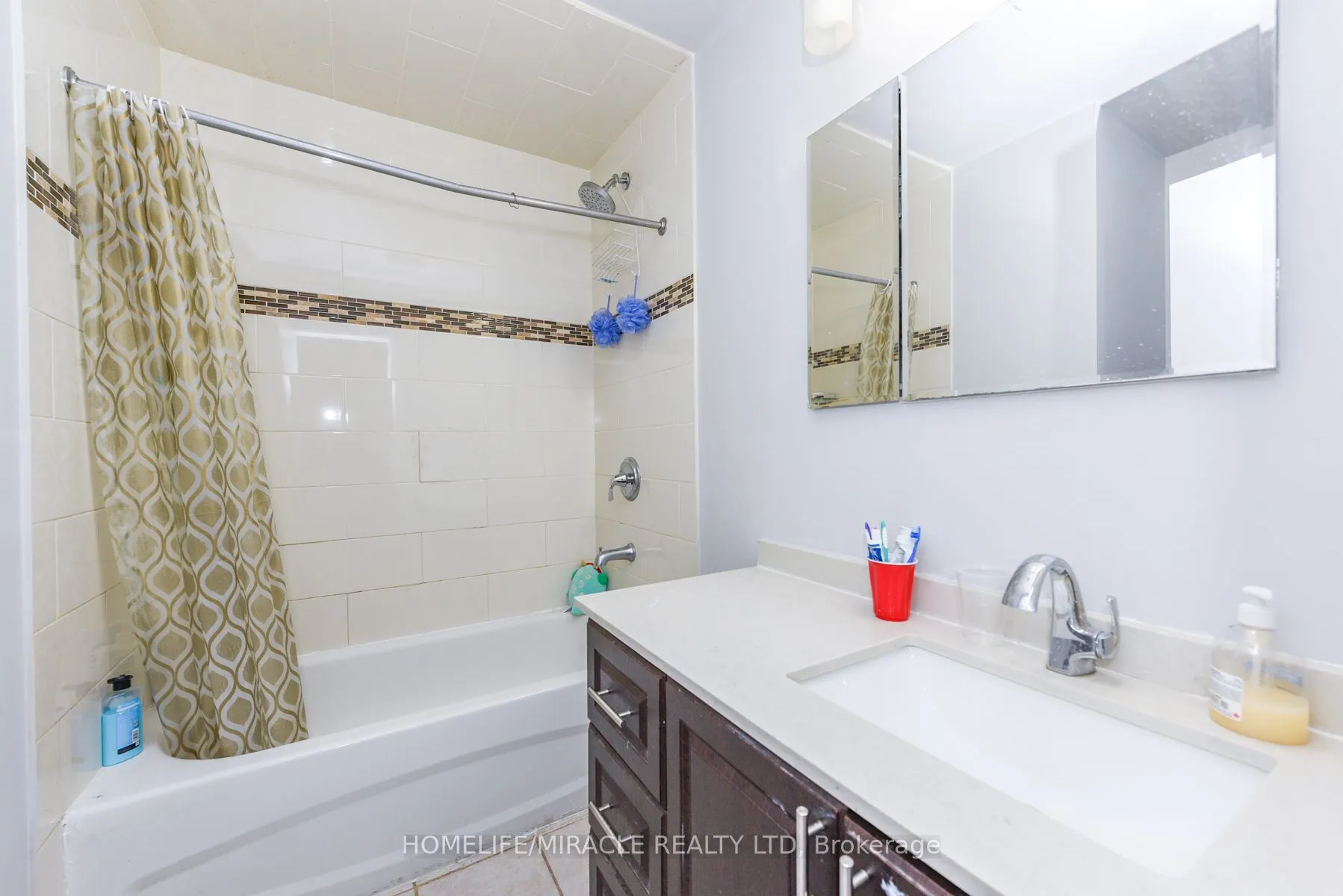 3442 Laddie Crescent
