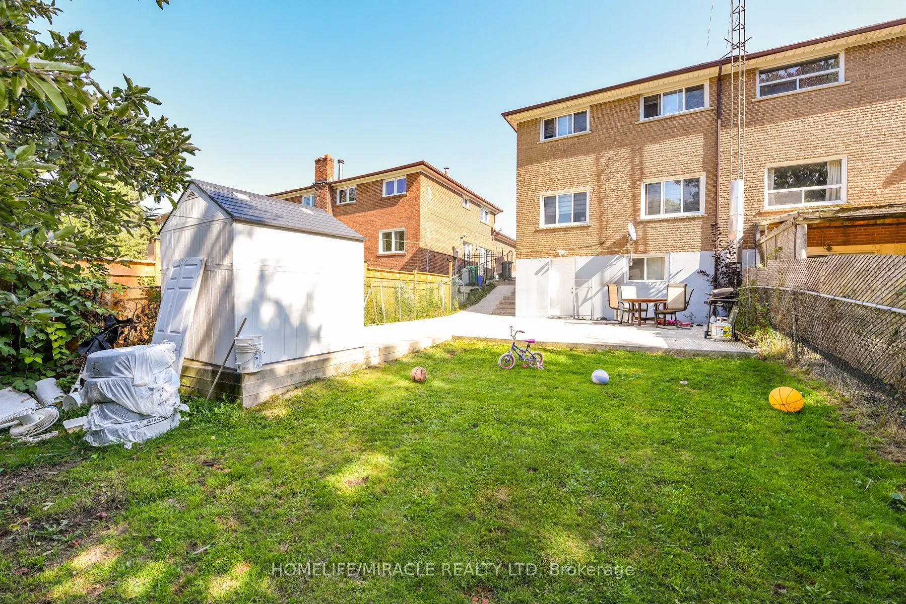3442 Laddie Crescent
