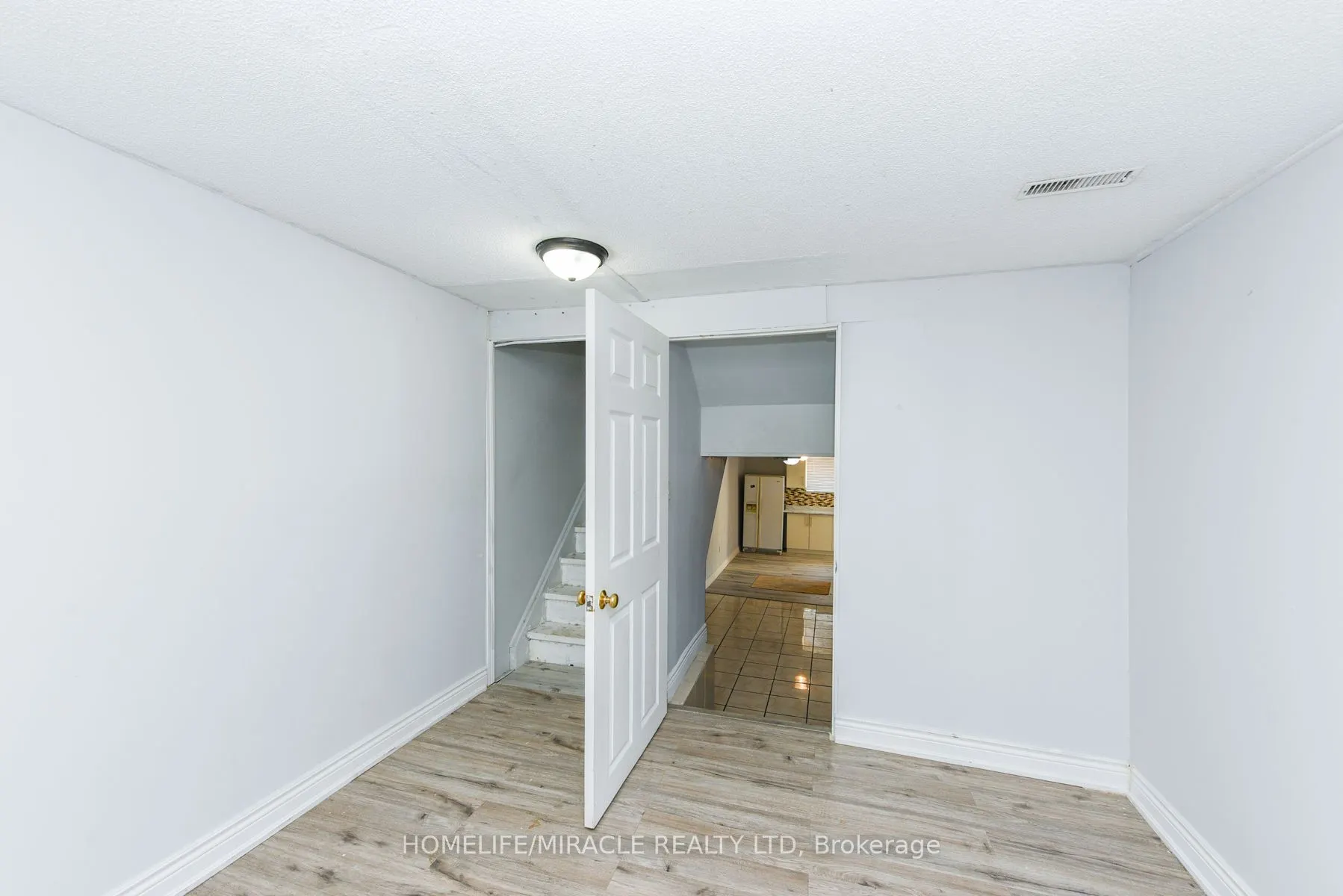 3442 Laddie Crescent