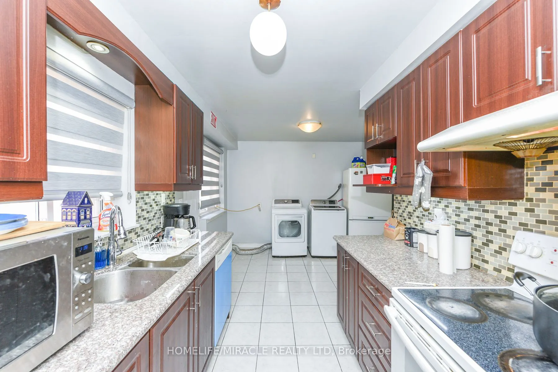 3442 Laddie Crescent