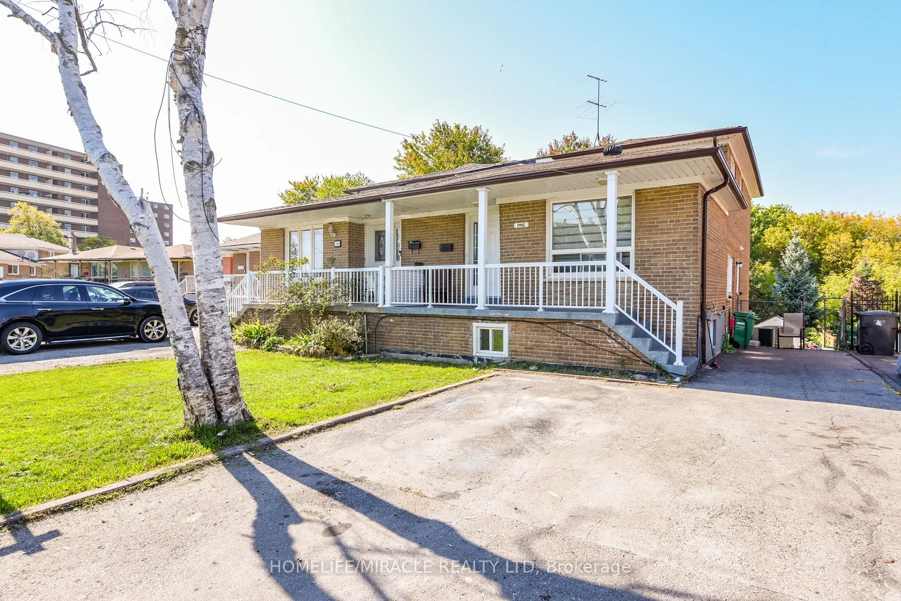 3442 Laddie Crescent