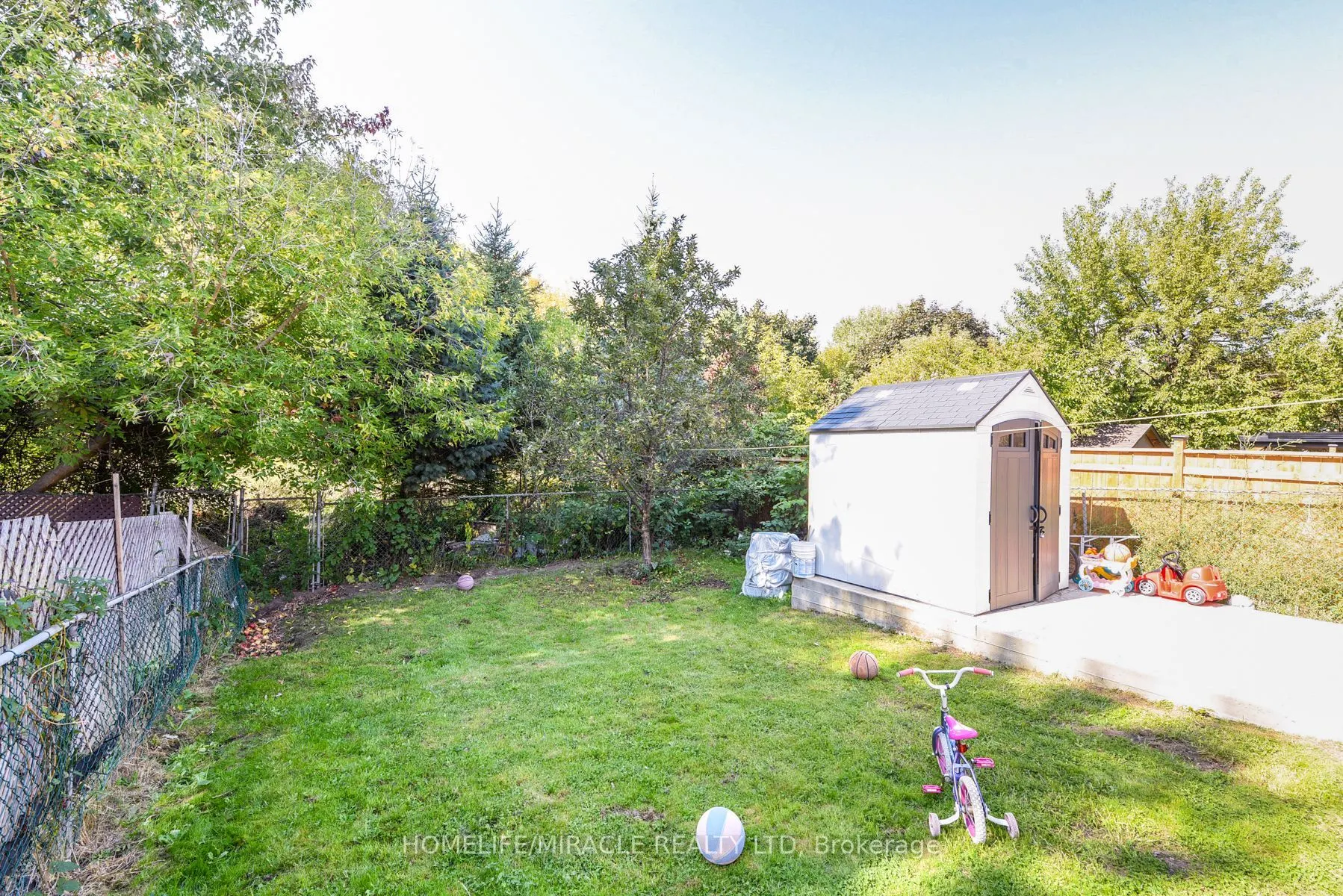 3442 Laddie Crescent