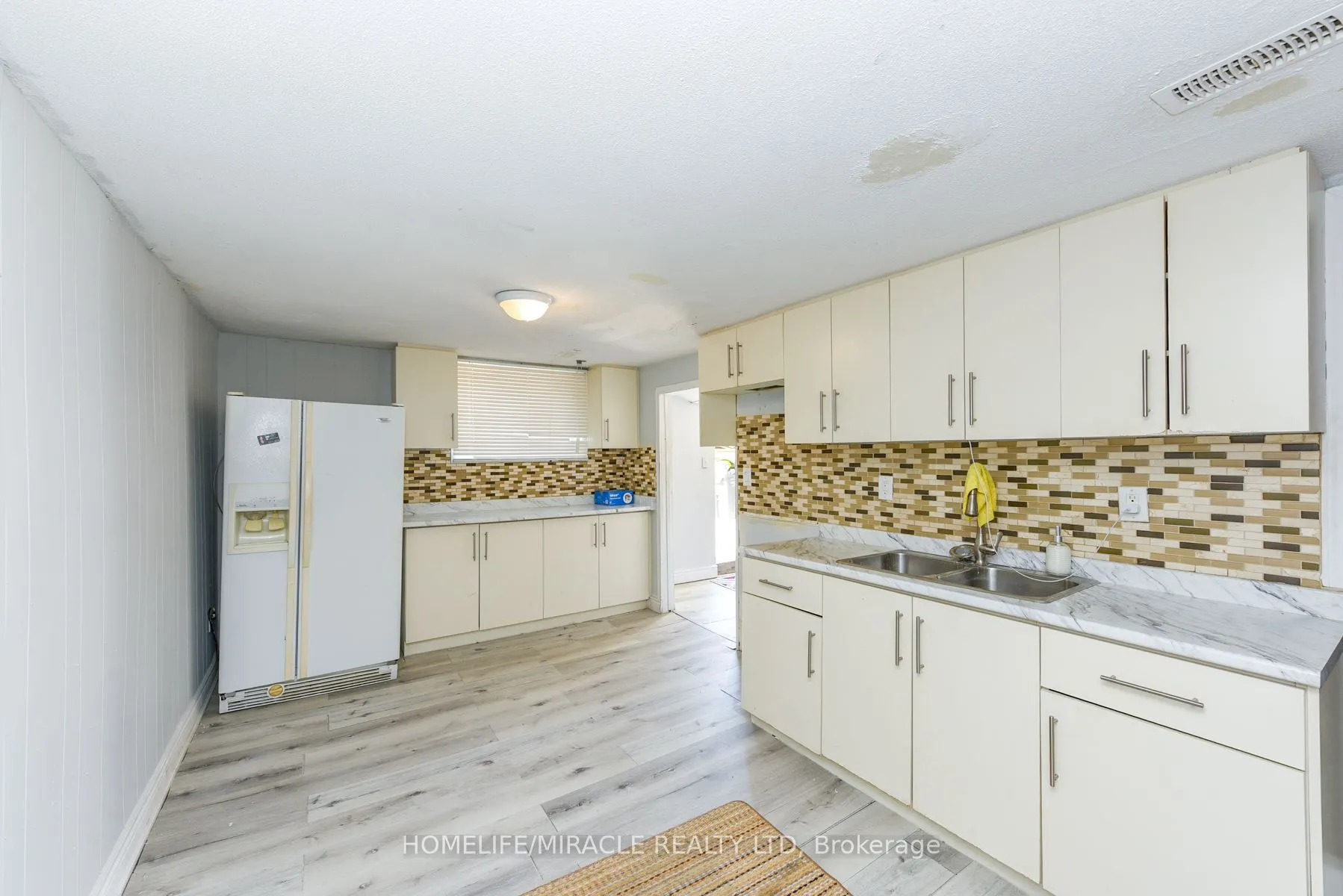 3442 Laddie Crescent
