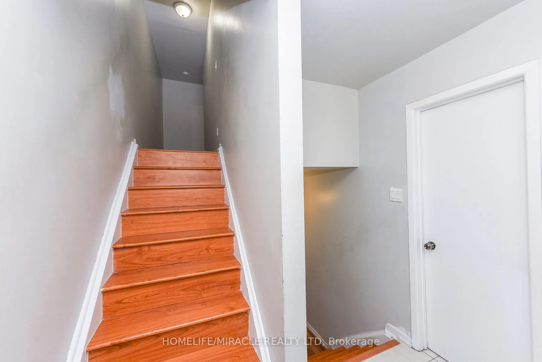 3442 Laddie Crescent