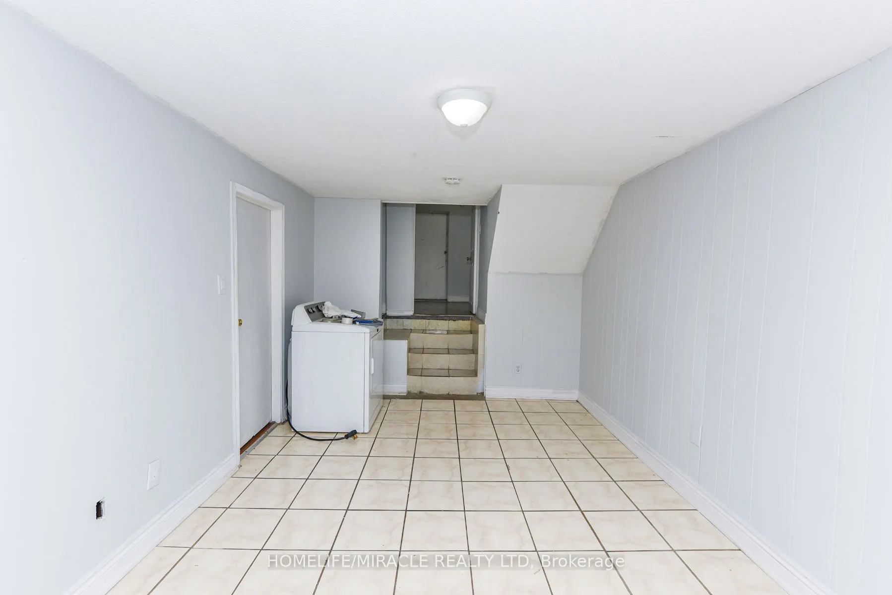 3442 Laddie Crescent