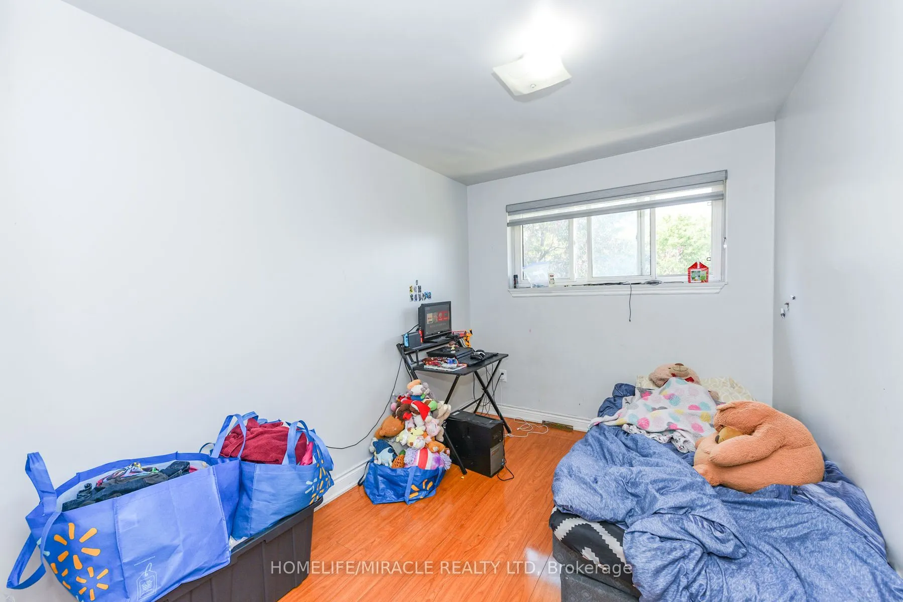 3442 Laddie Crescent