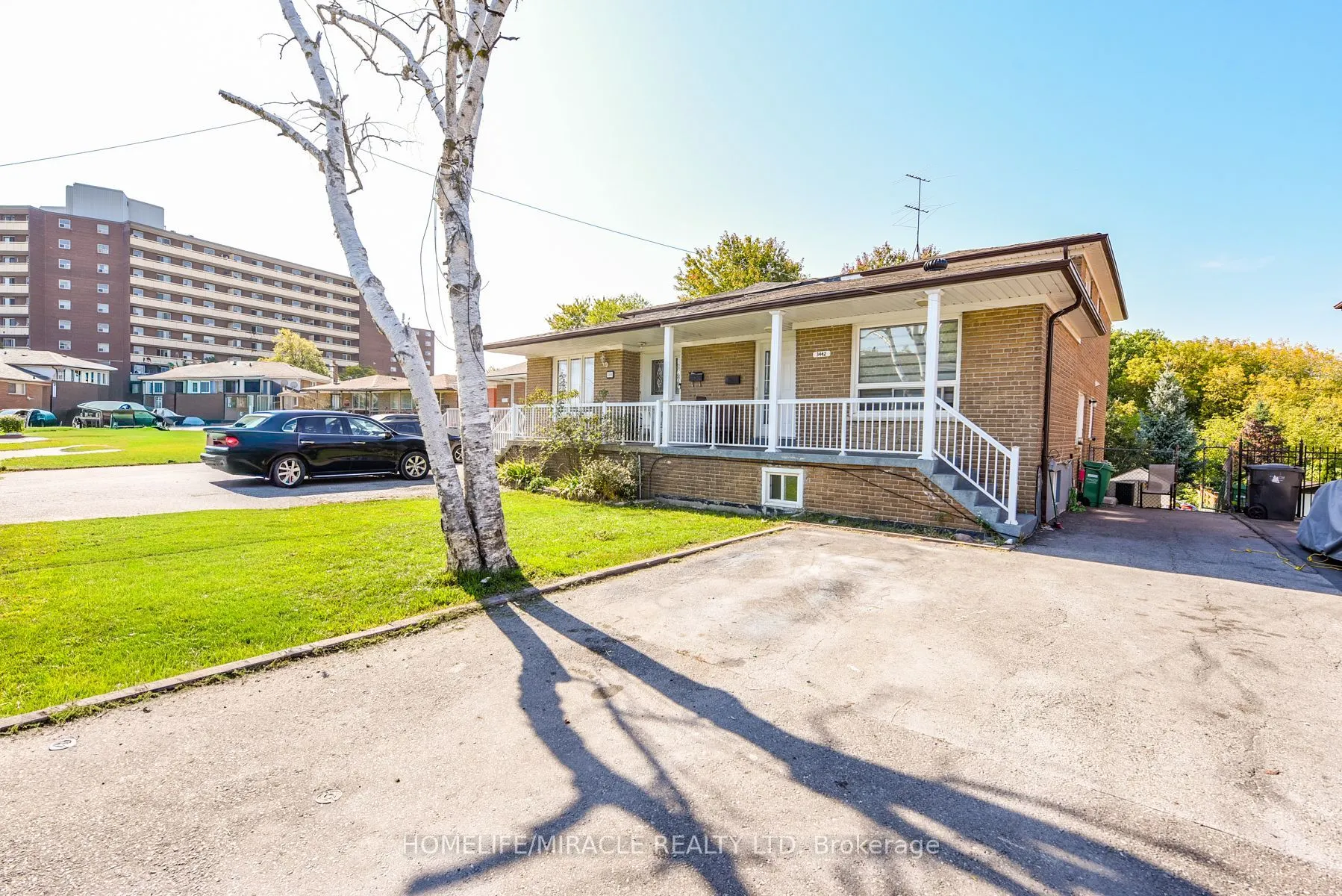 3442 Laddie Crescent