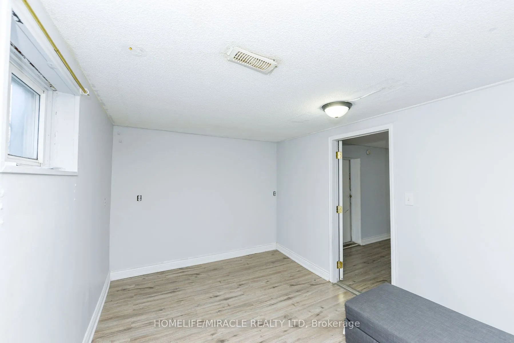 3442 Laddie Crescent