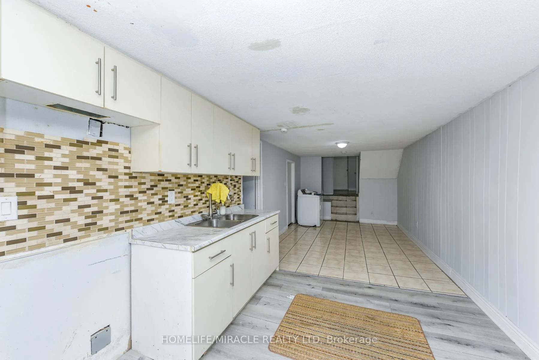 3442 Laddie Crescent