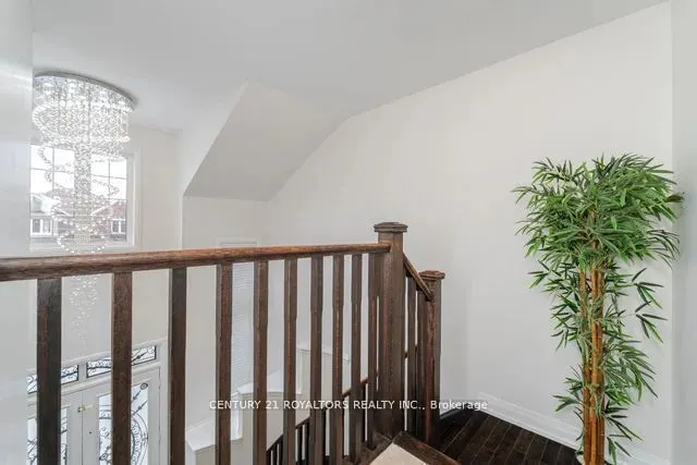 77 Enford Crescent